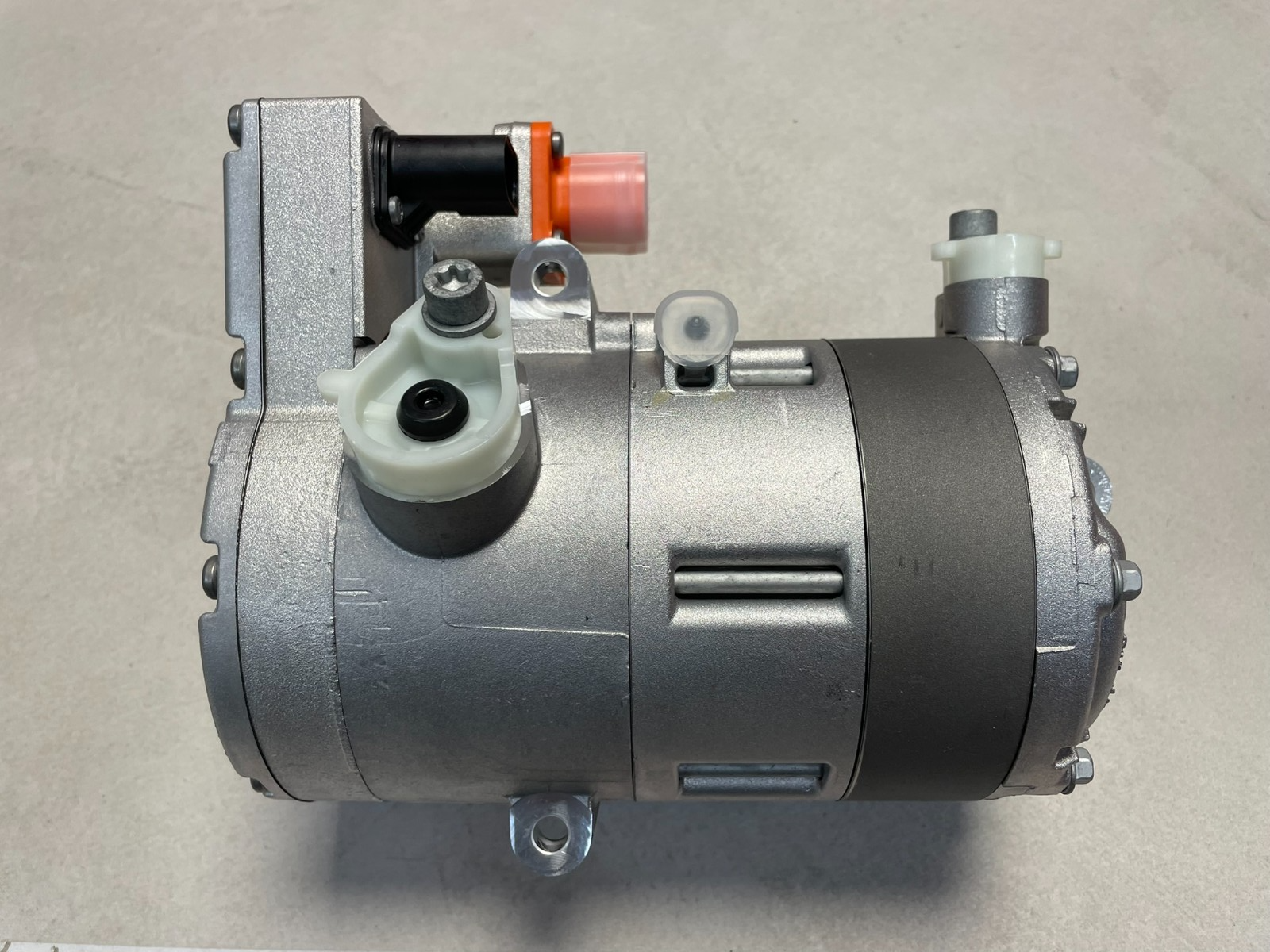 ŠKODA OCTAVIA KLIMAKOMPRESSOR HYBRID 5QE816803M ORIG. VW TEIL 5QE816803M NEU !! - Obrázek 6