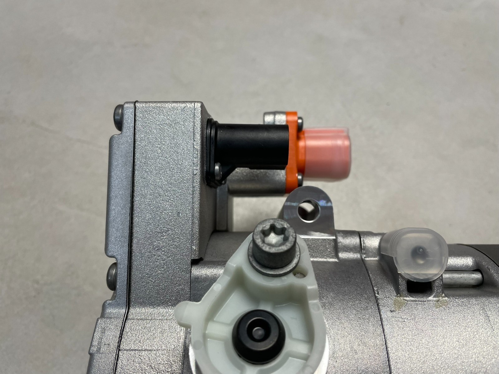 ŠKODA OCTAVIA KLIMAKOMPRESSOR HYBRID 5QE816803M ORIG. VW TEIL 5QE816803M NEU !! - Obrázek 7