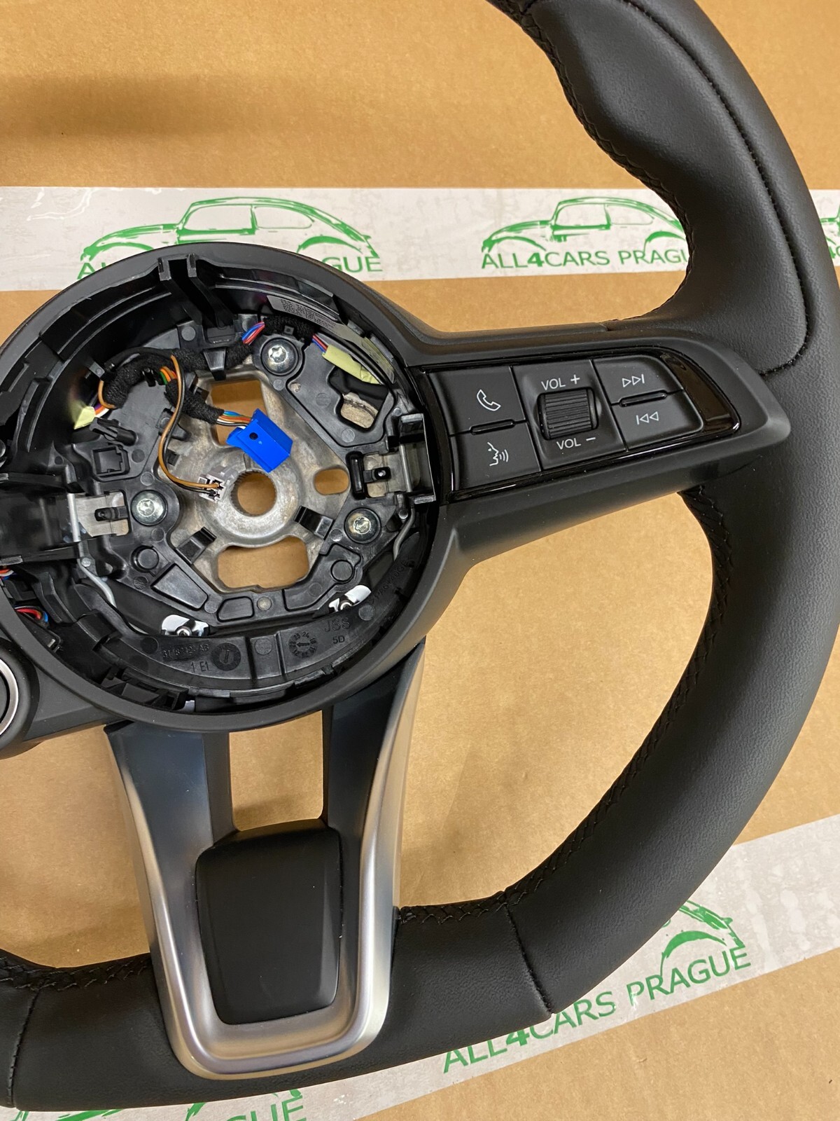 SPORT LENKRAD ALFA ROMEO GIULIETTA LEDER MULTIFUNKTION SPORTLENKRAD 311990599CDU - Obrázek 5