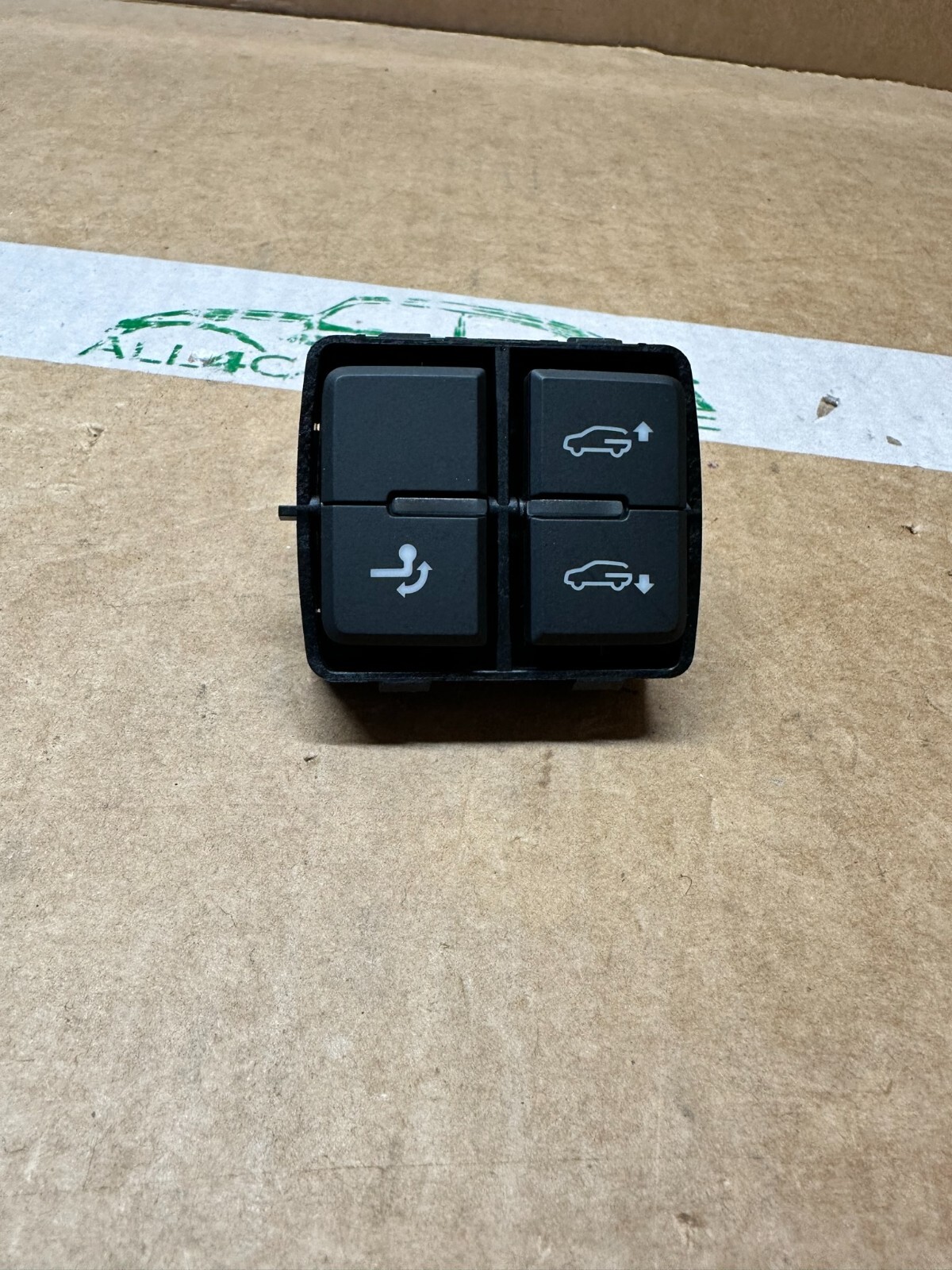 TOUAREG SCHALTER FÜR ELEKTRISCH ABKLAPPBARE ANHÄNGERKUPPLUNG 7P6959511H ORIG.