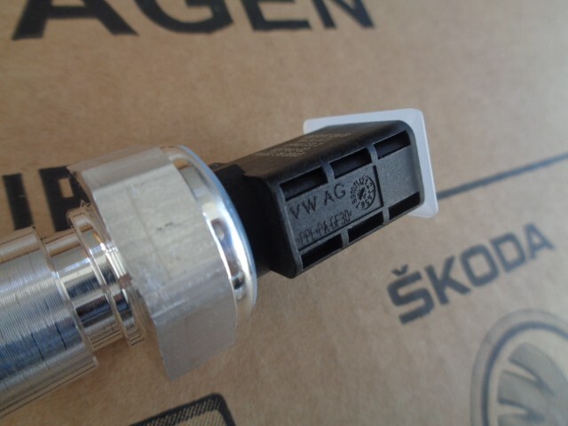 VW 5Q0959126B KLIMAANLAGE DRUCKSCHALTER !!ORIGINAL VW !!!TEIL 5Q0 959 126 B NEU - Obrázek 3