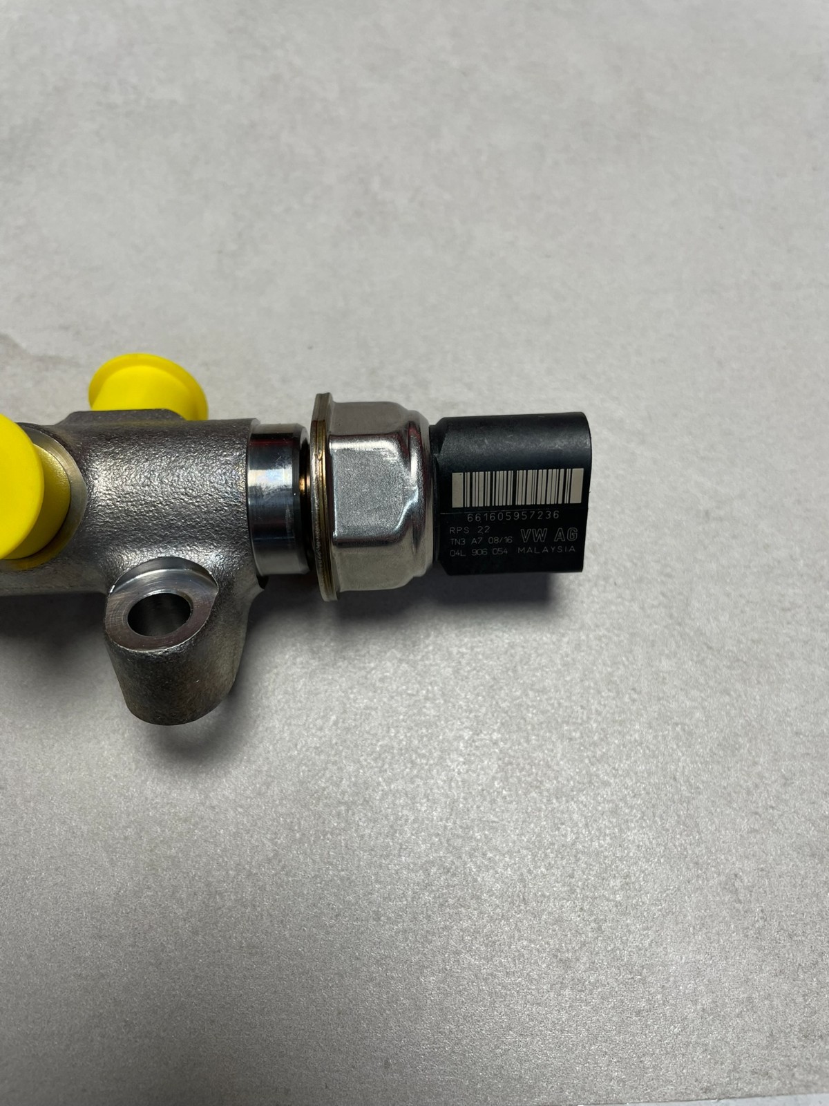 VW AUDI ŠKODA KRAFTSTOFFVERTEILER 04L130764B 04L906054 04L130089F KOMPLET NEU OE - Obrázek 15