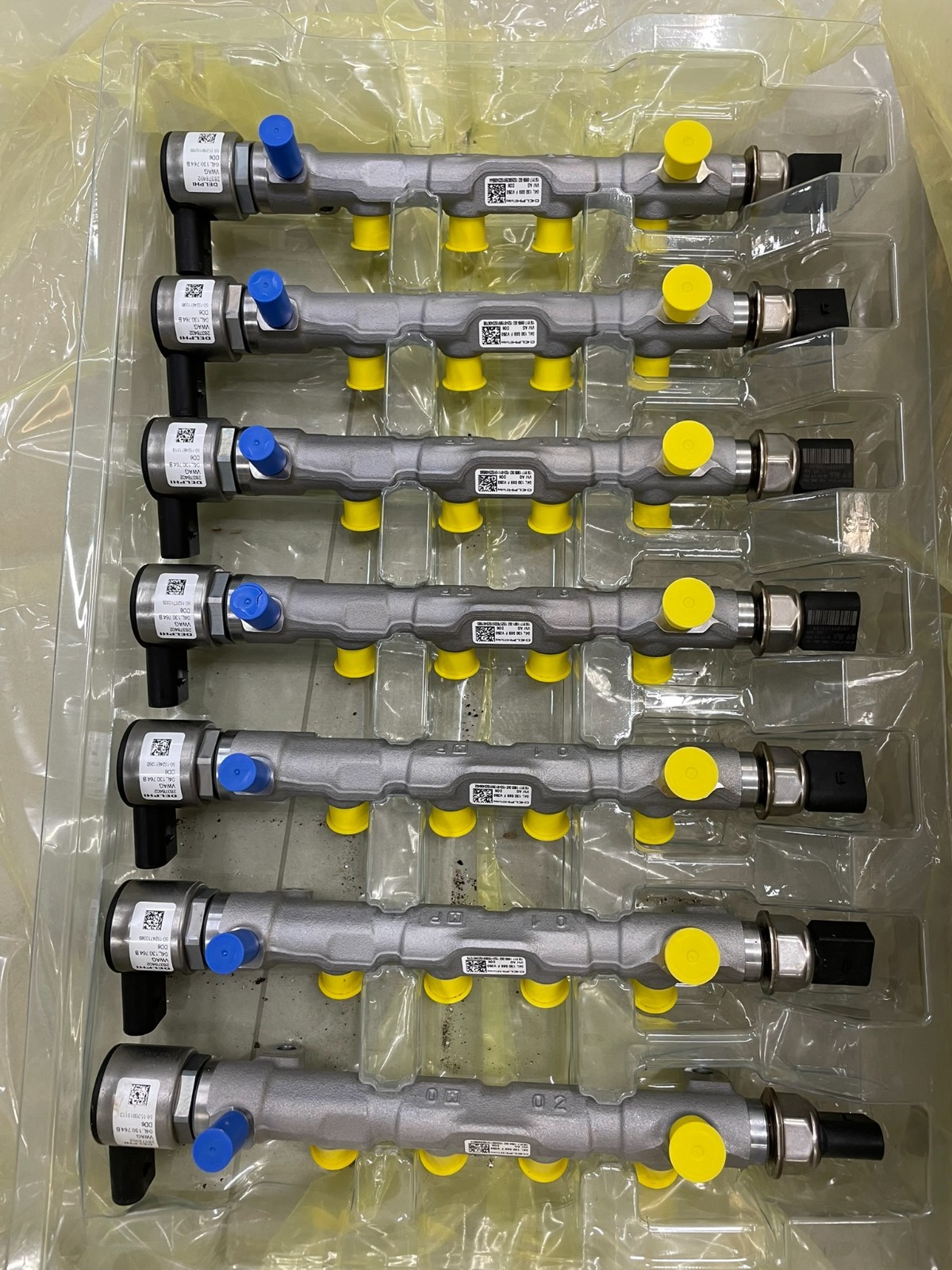 VW AUDI ŠKODA KRAFTSTOFFVERTEILER 04L130764B 04L906054 04L130089F KOMPLET NEU OE