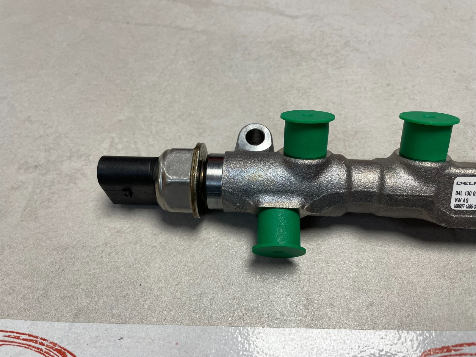 VW CRAFTER - TRANSPORTER KRAFTSTOFF VERTEILER 04L130764B 04L906054 04L130093 NEU - Obrázek 12