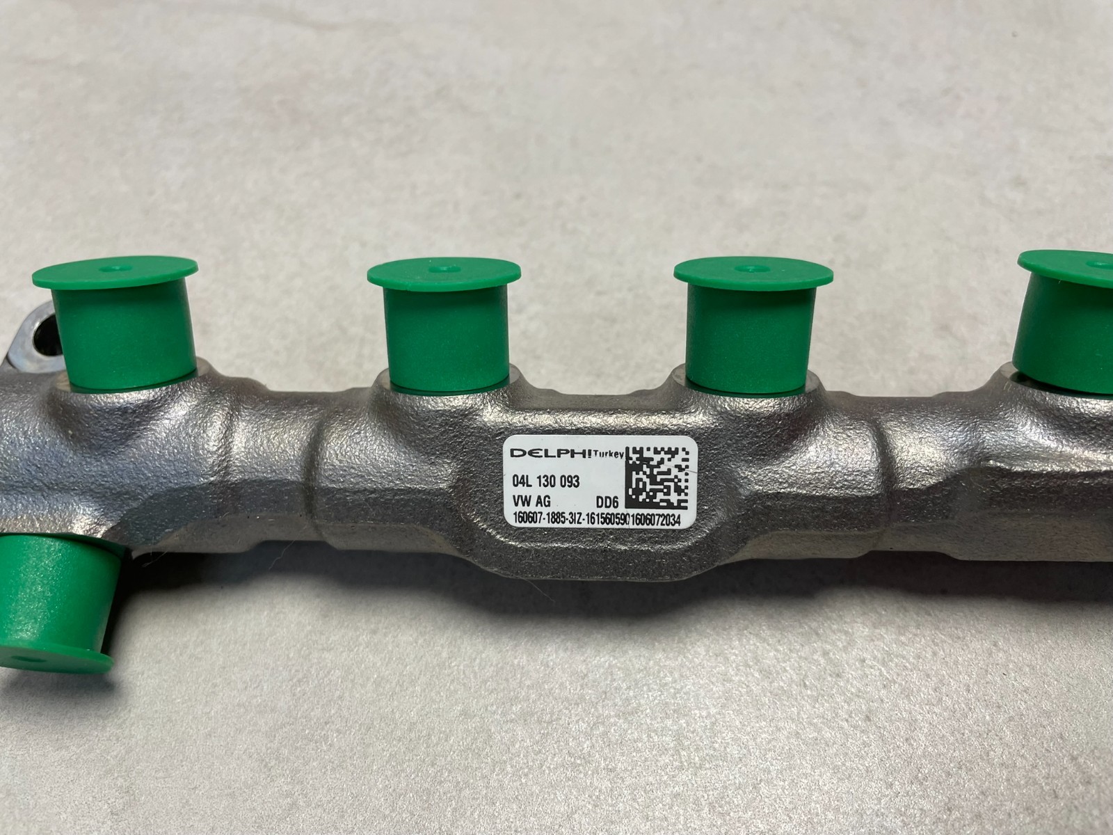 VW CRAFTER - TRANSPORTER KRAFTSTOFF VERTEILER 04L130764B 04L906054 04L130093 NEU - Obrázek 13