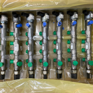 VW CRAFTER - TRANSPORTER KRAFTSTOFF VERTEILER 04L130764B 04L906054 04L130093 NEU