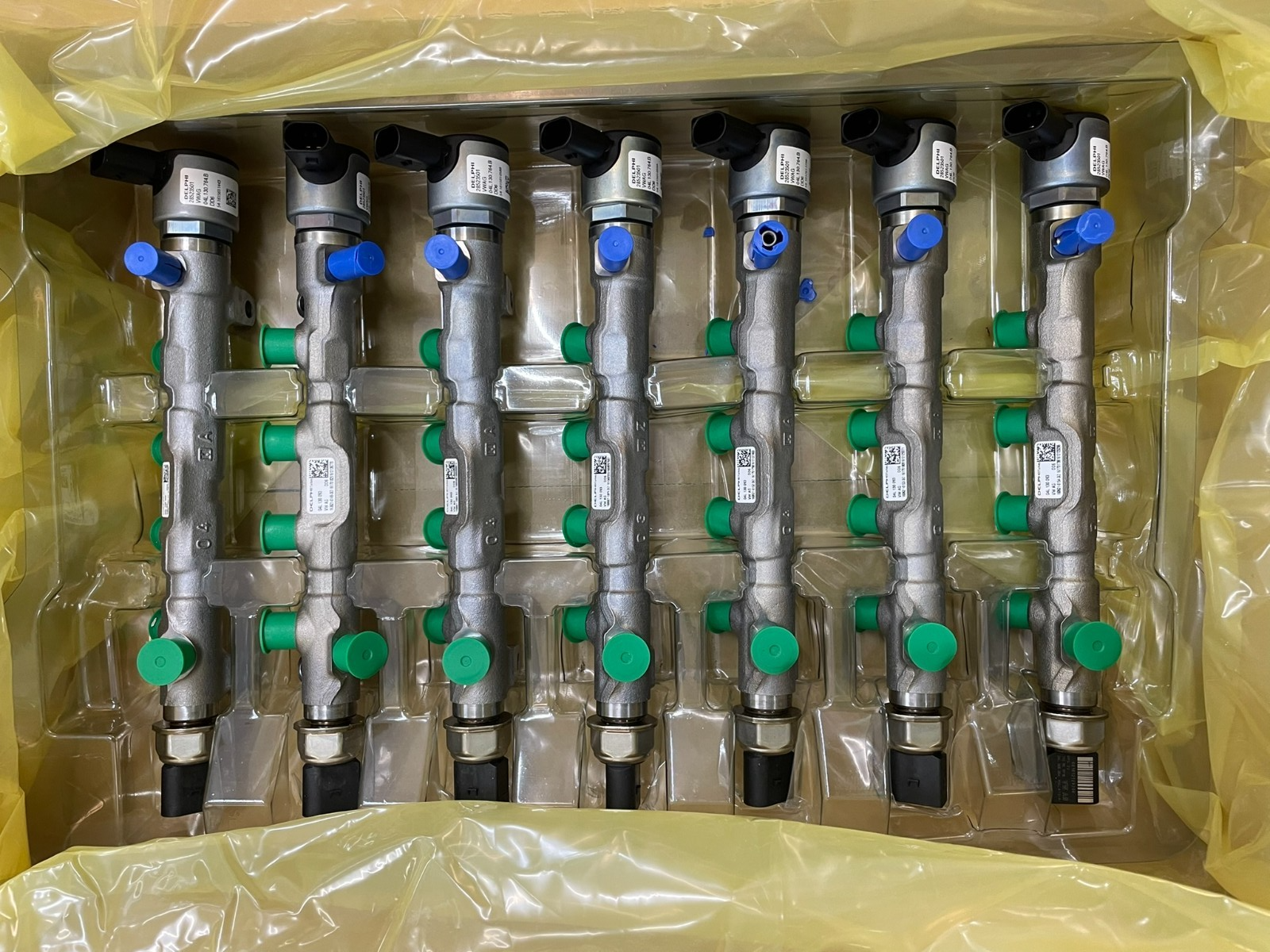 VW CRAFTER - TRANSPORTER KRAFTSTOFF VERTEILER 04L130764B 04L906054 04L130093 NEU