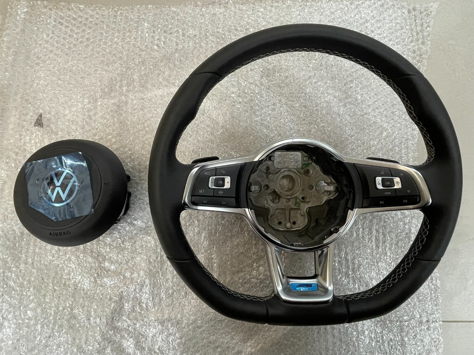VW LENKRAD R LEDER SPORT KOMPLET GOLF 7/ARTEON/PASSAT/TIGUAN 5G0419091FB ORG.NEU - Obrázek 4
