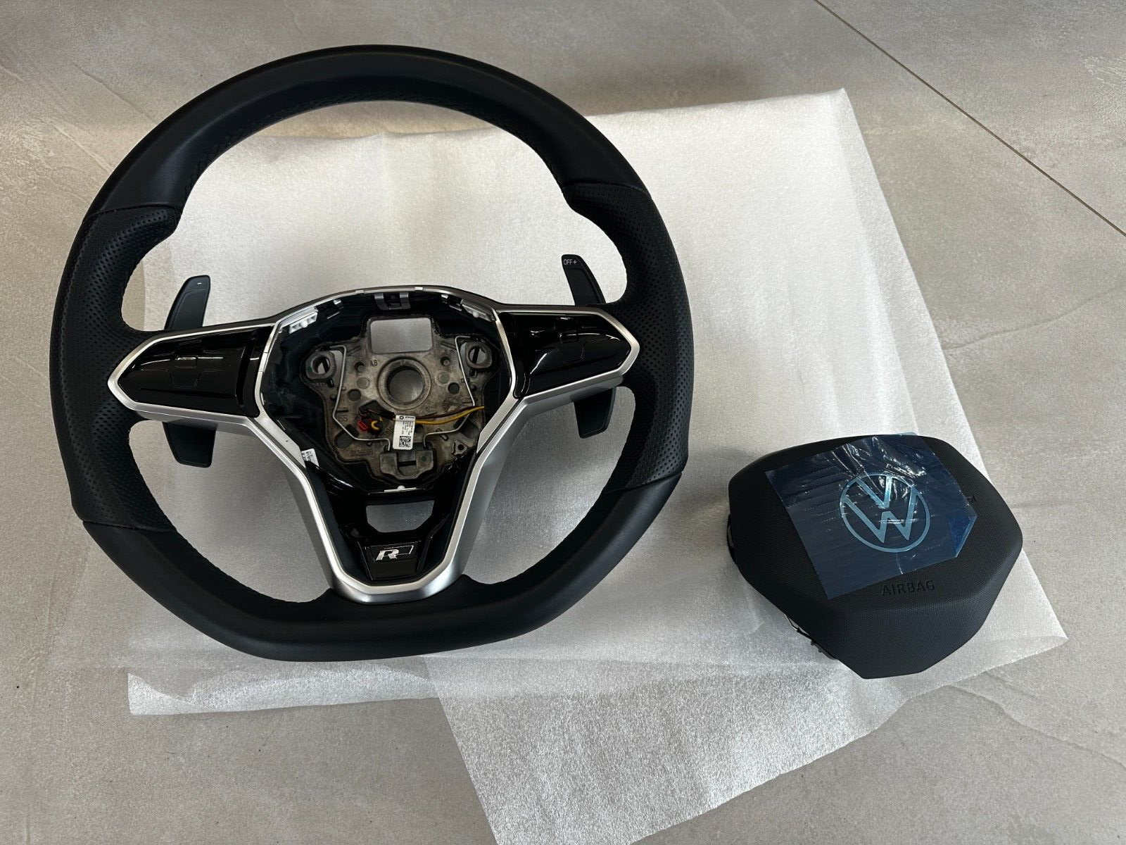 VW TOUCH SPORT LENKRAD LEDER HEIZBAR R GROSSE PADDELS 5H0419089CK Fast Neu Test - Obrázek 3