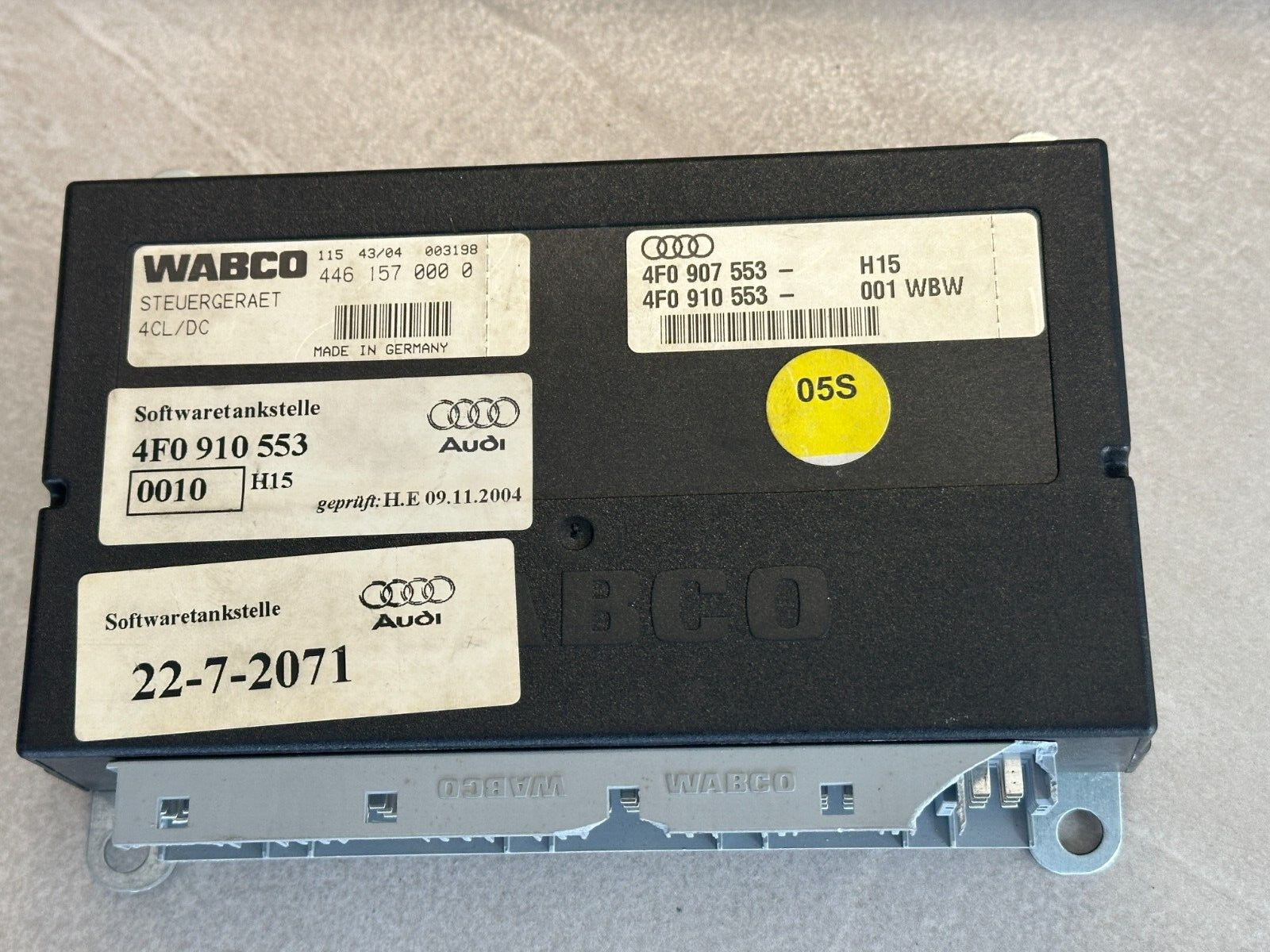 AUDI A6 FAHRWERKSTEUERGERÄT FÜR NIVEAUREGELUNG 4F0910553 FAST NEU DEMONT V TEST.