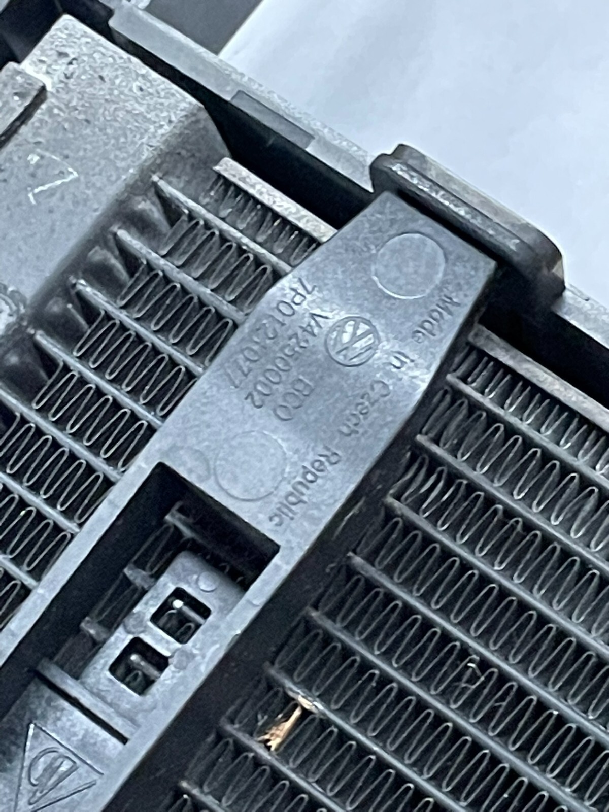 AUDI A6, VW TOUAREG 3.0 BEN ZUSATZKÜHLER FÜR KÜHLMITTEL 7P0121212A ORIG FAST NEU - Obrázek 15