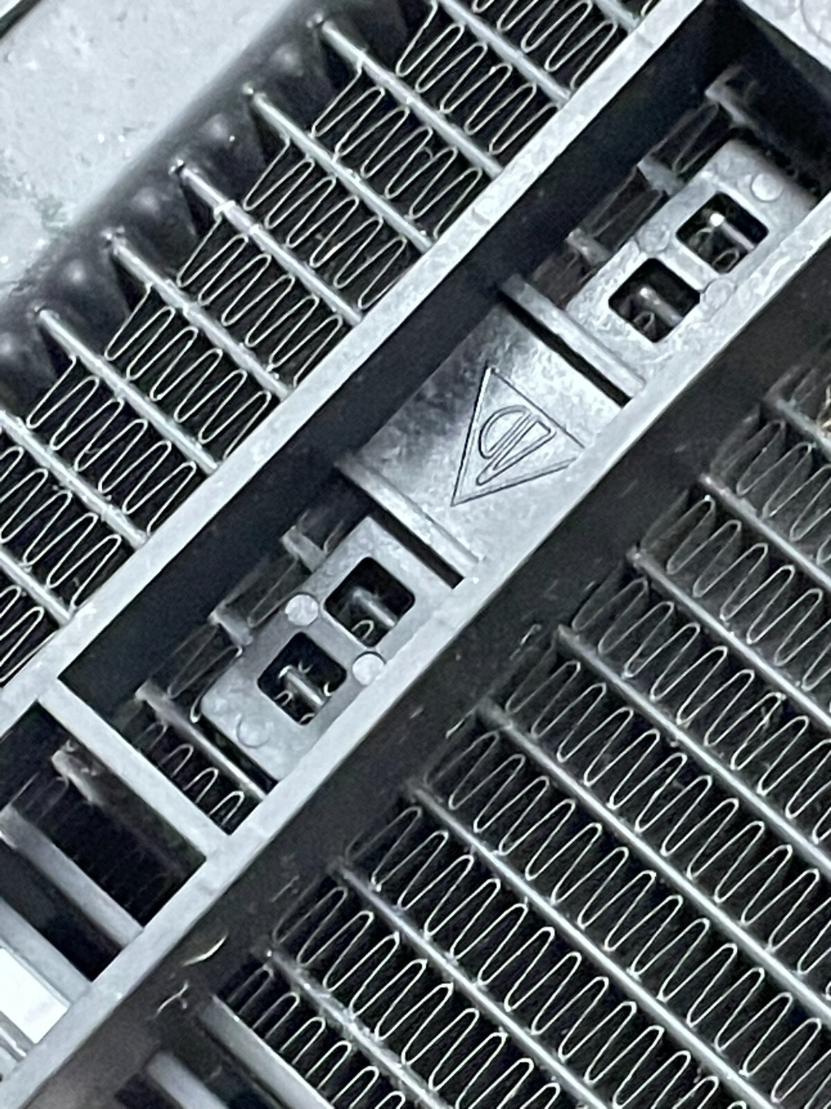 AUDI A6, VW TOUAREG 3.0 BEN ZUSATZKÜHLER FÜR KÜHLMITTEL 7P0121212A ORIG FAST NEU - Obrázek 16