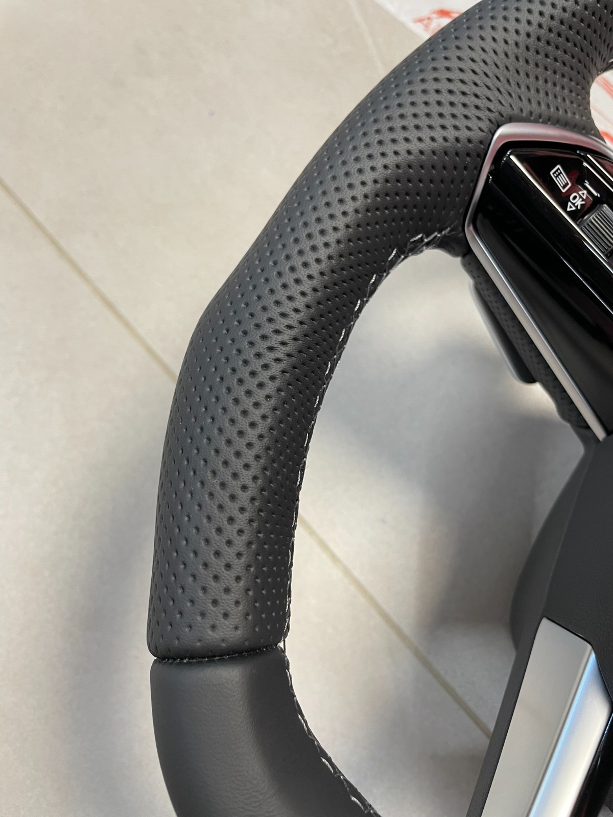 AUDI E-TRON AUDI SPORT LENKRAD S LEDER GELOCHT ABGEFLACHT 4K0419091BE ORIG.NEU - Obrázek 16