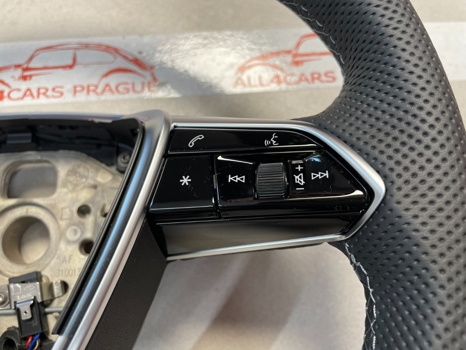 AUDI E-TRON AUDI SPORT LENKRAD S LEDER GELOCHT ABGEFLACHT 4K0419091BE ORIG.NEU - Obrázek 9