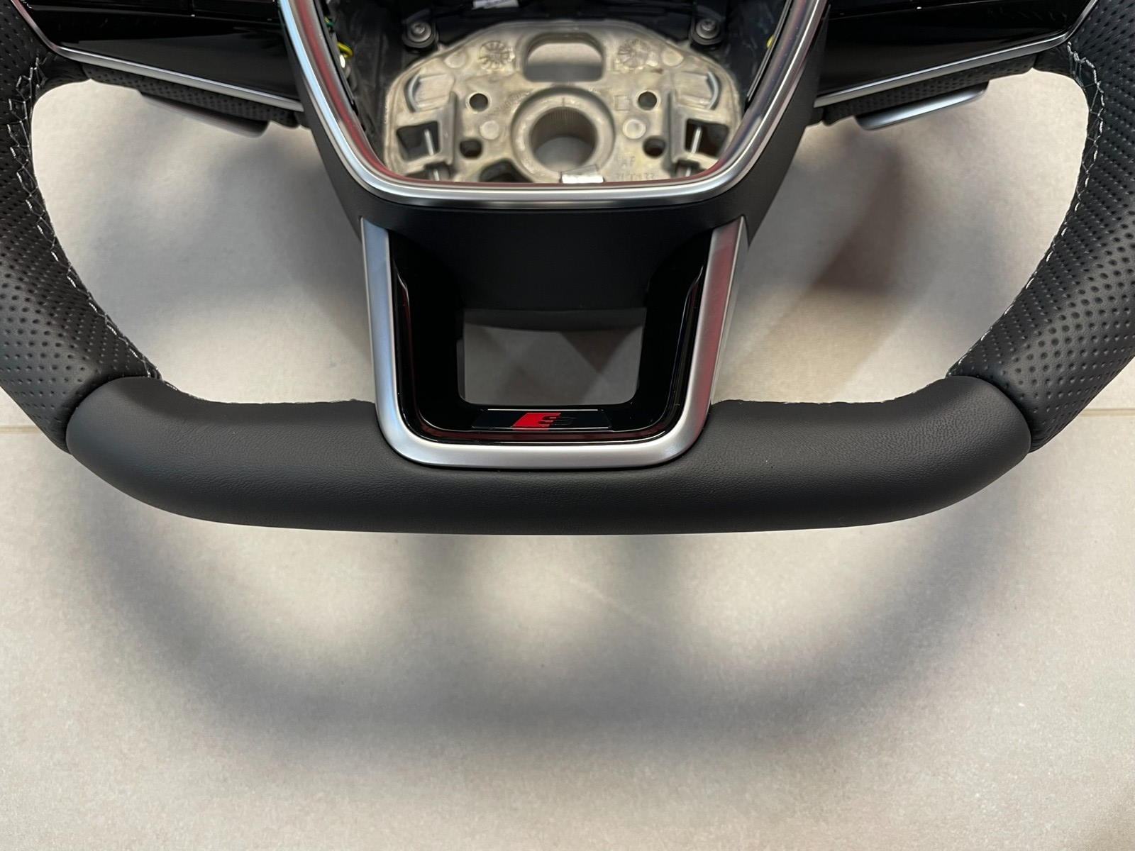 AUDI E-TRON AUDI SPORT LENKRAD S LEDER GELOCHT ABGEFLACHT 4K0419091BE ORIG.NEU - Obrázek 10