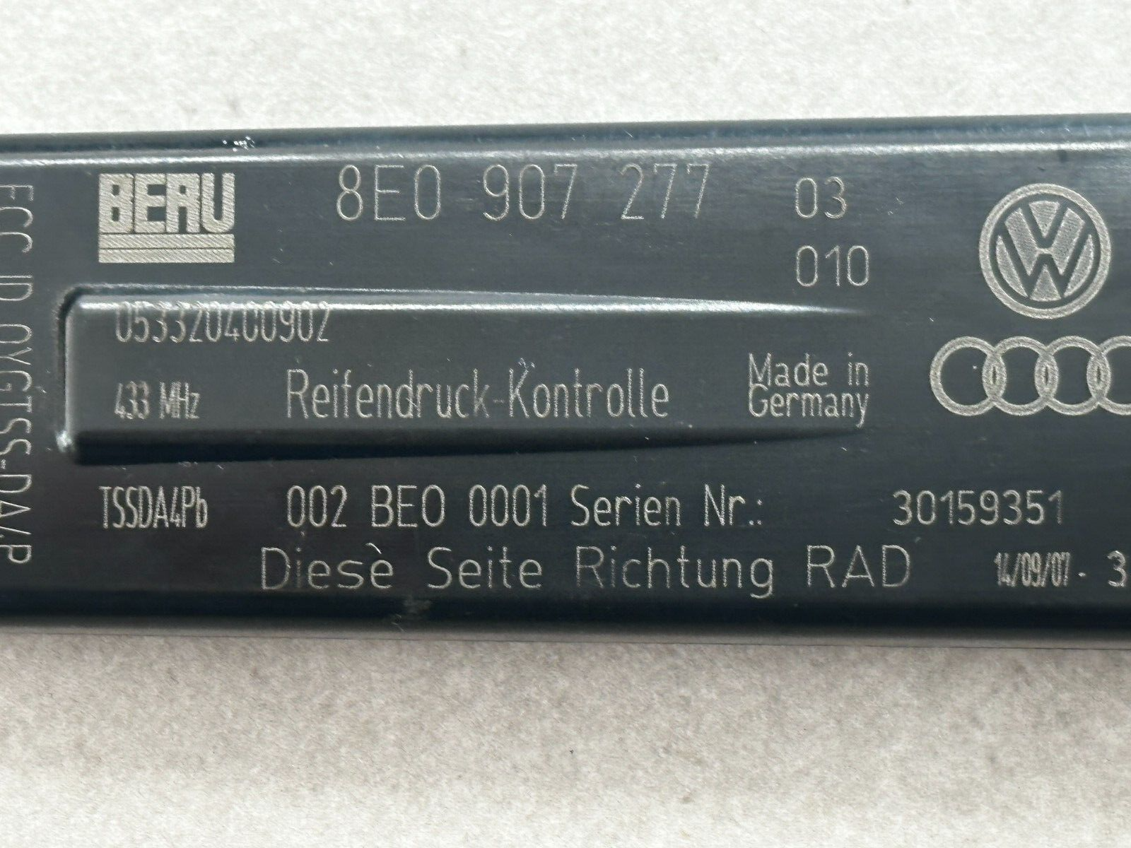 AUDI VW BENTLEY ANTENNE REIFENDRUCKKONTROLLE 8E0907277 Fast Neu dem vom Test Car - Obrázek 8