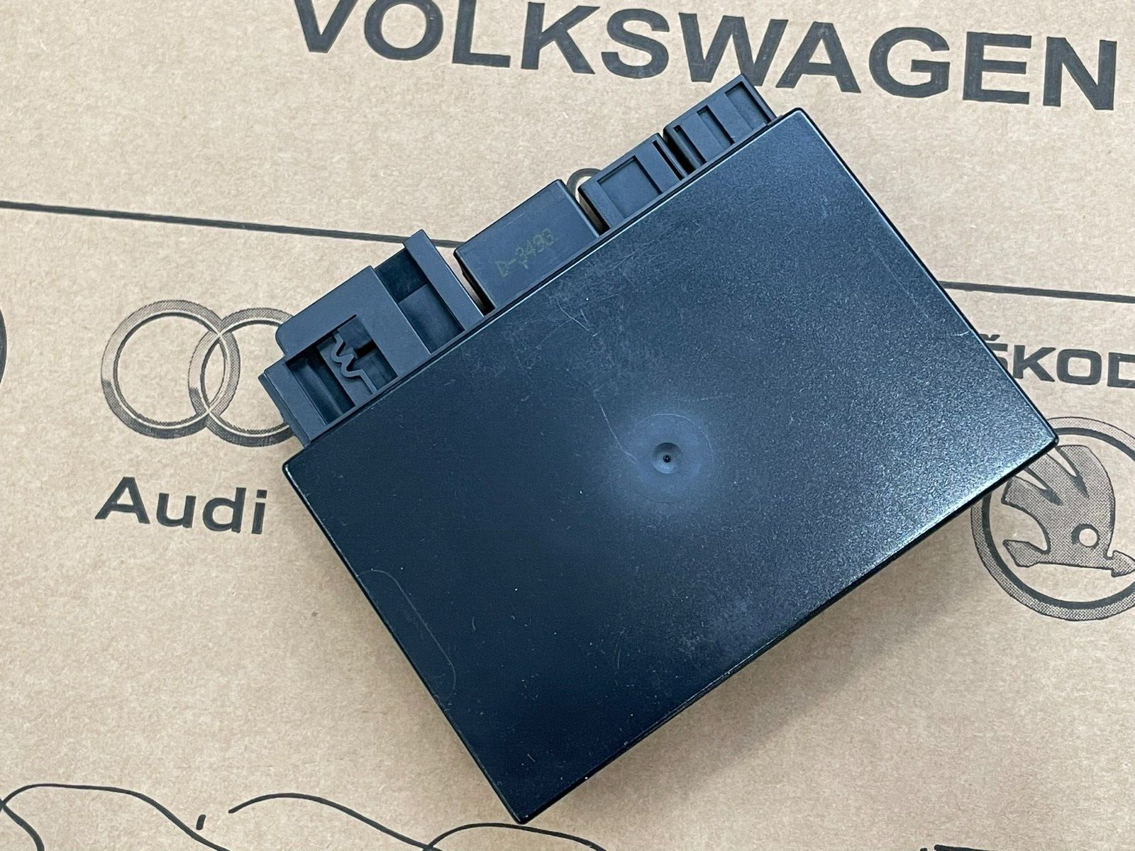 AUDI VW STEUERGERÄT FÜR ANHÄNGERERKENNUNG 8W5907383D ORIG.NEU!!! - Obrázek 7