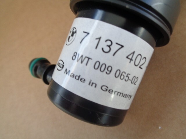 BMW 7 WASCHWASSERDÜSE SCHEINWERFERREINIGUNG VORNE RECHTS 6167 7137402 ORIG.NEU ! - Obrázek 7