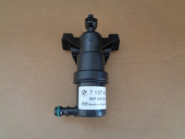 BMW 7 WASCHWASSERDÜSE SCHEINWERFERREINIGUNG VORNE RECHTS 6167 7137402 ORIG.NEU !
