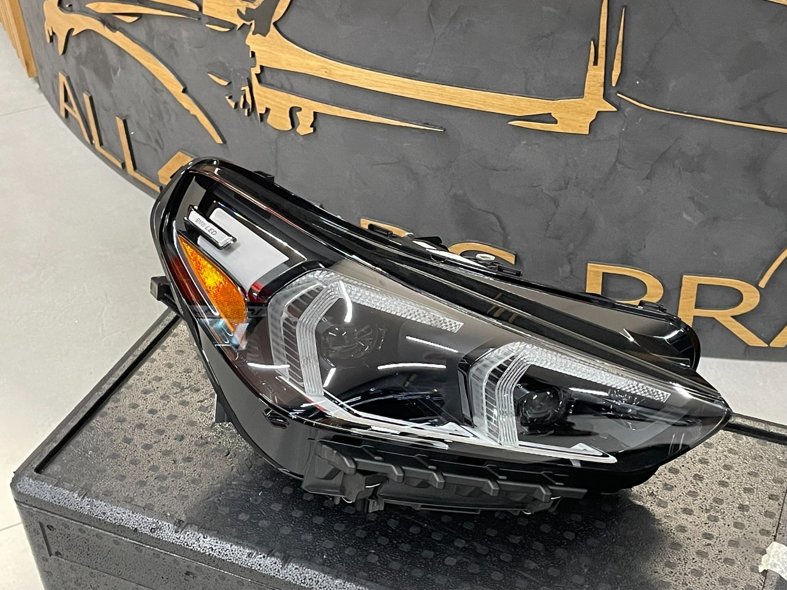 BMW X1 U11 HEADLIGHT FRONT R USA MODEL 5A9A234-01 , 1EX 017.426-2 - ORIG.BMW NEW