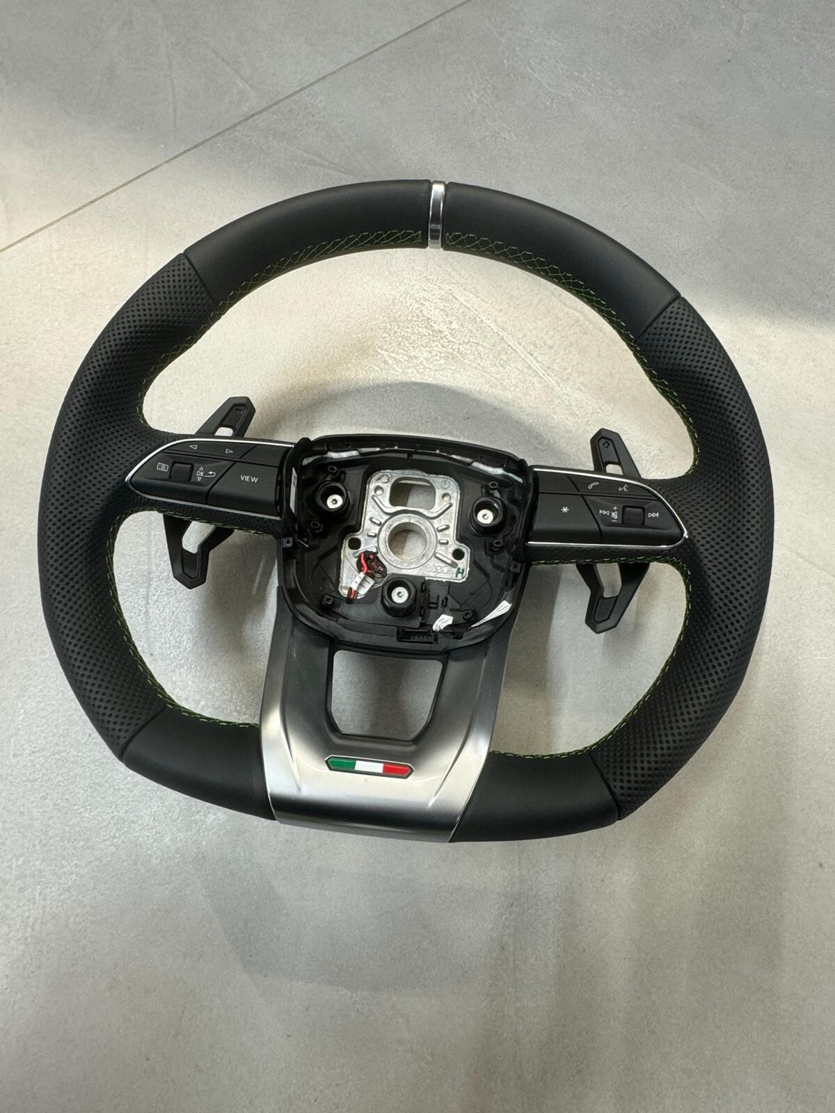 LAMBORGHINI URUS 4ML SPORT LENKRAD LEDER ABGEFLACHT GELOCHT GRÜNE NAHT BEHEIZT - Obrázek 11