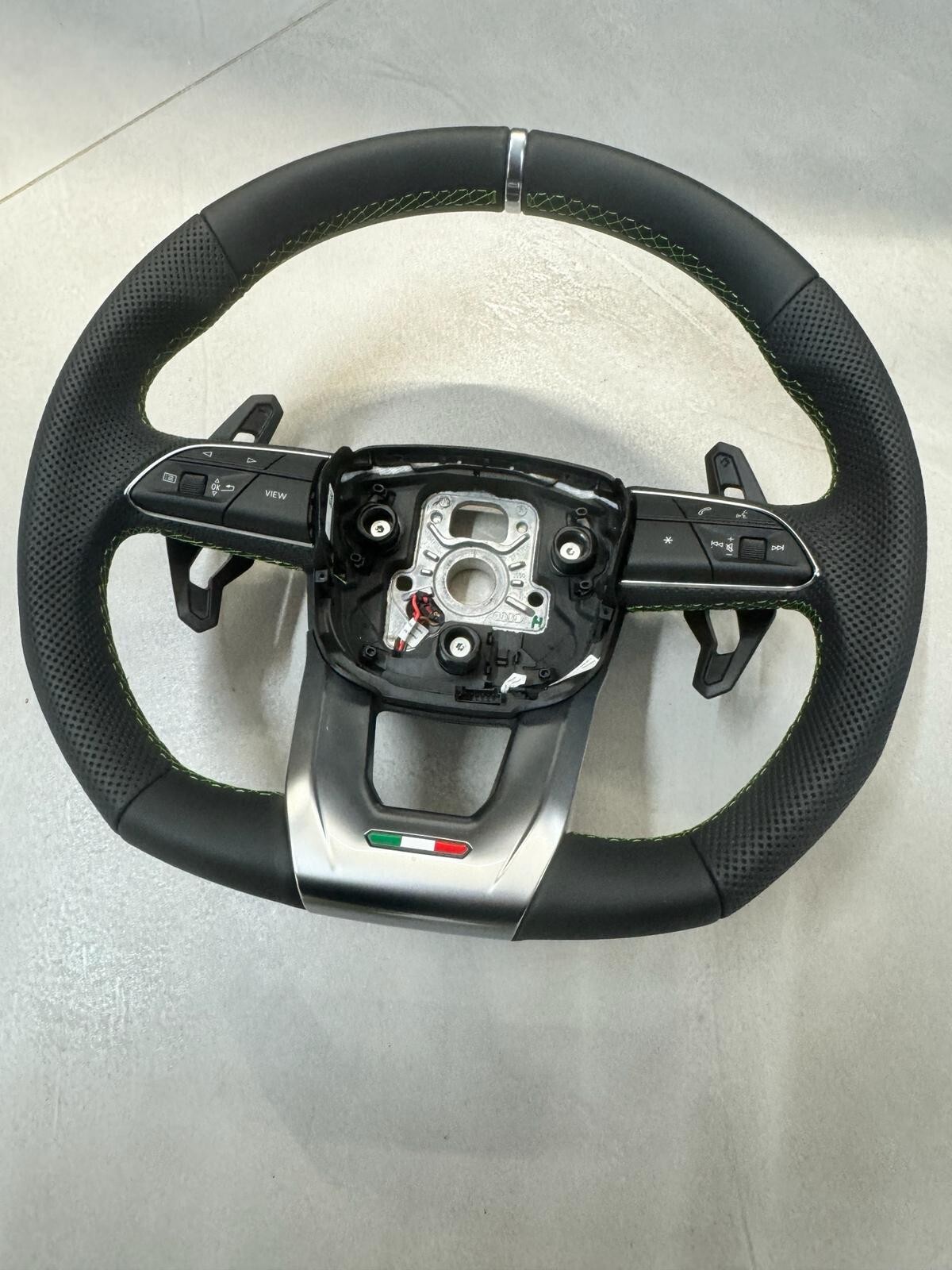 LAMBORGHINI URUS 4ML SPORT LENKRAD LEDER ABGEFLACHT GELOCHT GRÜNE NAHT BEHEIZT - Obrázek 12