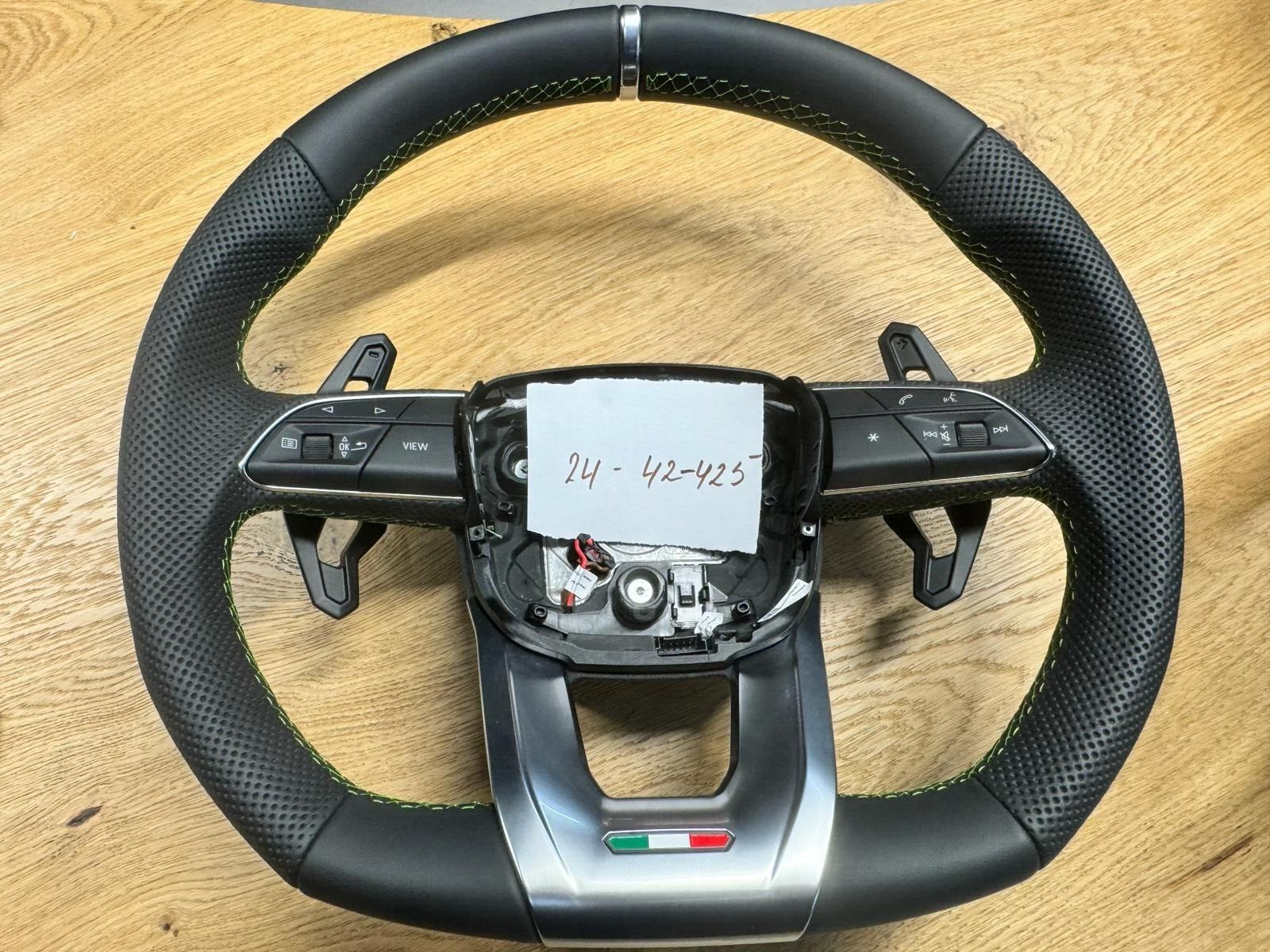 LAMBORGHINI URUS 4ML SPORT LENKRAD LEDER ABGEFLACHT GELOCHT GRÜNE NAHT BEHEIZT - Obrázek 16