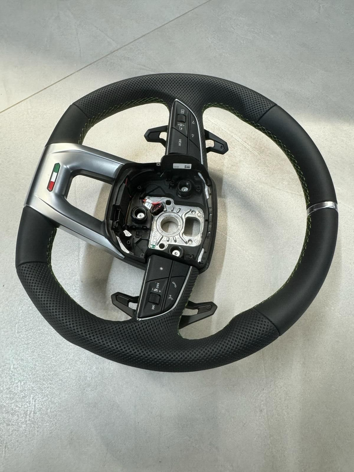LAMBORGHINI URUS 4ML SPORT LENKRAD LEDER ABGEFLACHT GELOCHT GRÜNE NAHT BEHEIZT - Obrázek 5