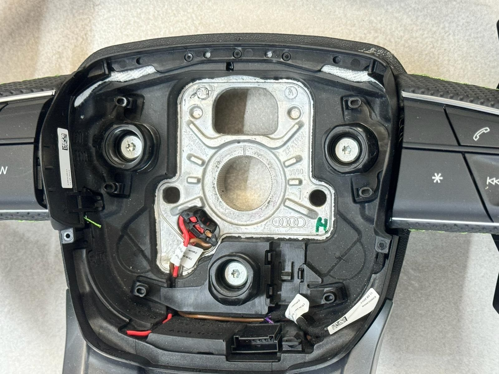 LAMBORGHINI URUS 4ML SPORT LENKRAD LEDER ABGEFLACHT GELOCHT GRÜNE NAHT BEHEIZT - Obrázek 6