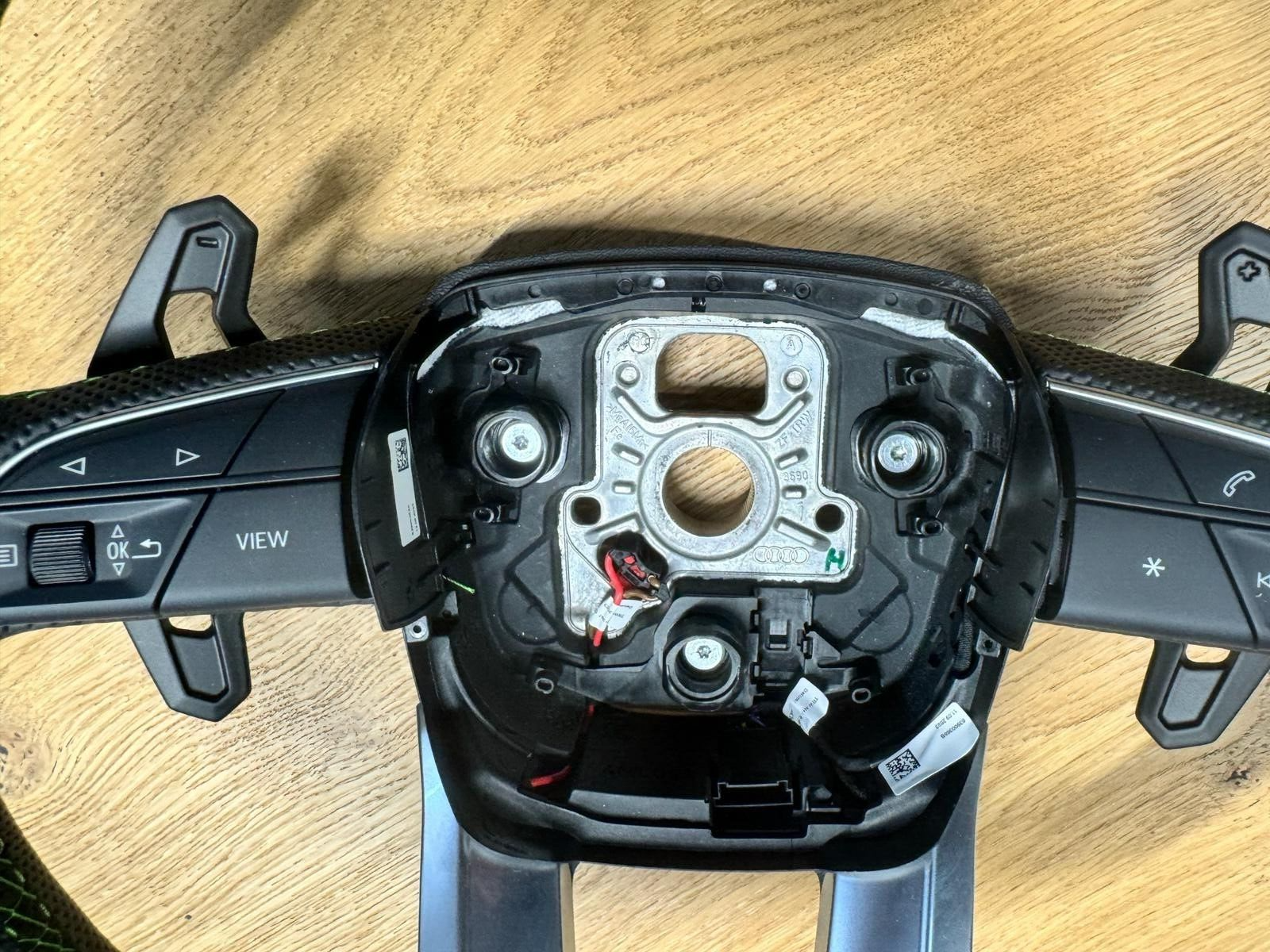 LAMBORGHINI URUS 4ML SPORT LENKRAD LEDER ABGEFLACHT GELOCHT GRÜNE NAHT BEHEIZT - Obrázek 10