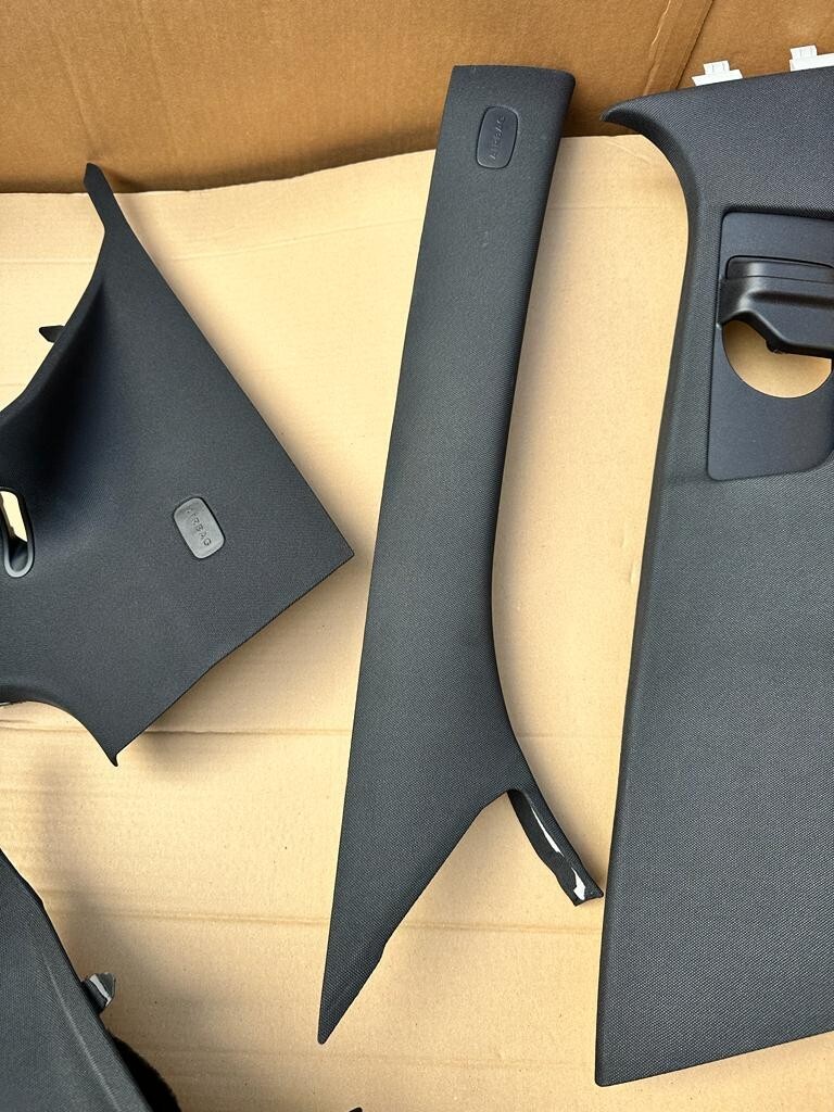 MERCEDES BENZ C W205 A +B + C PILLAR TRIM BLACK A205 69 06 101......SET - Obrázek 9