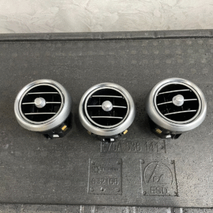 MERCEDES-BENZ C W205 ZENTRAL ARMATURENBRETT LUFTAUSSTRÖMER A2058300301 FAST NEU