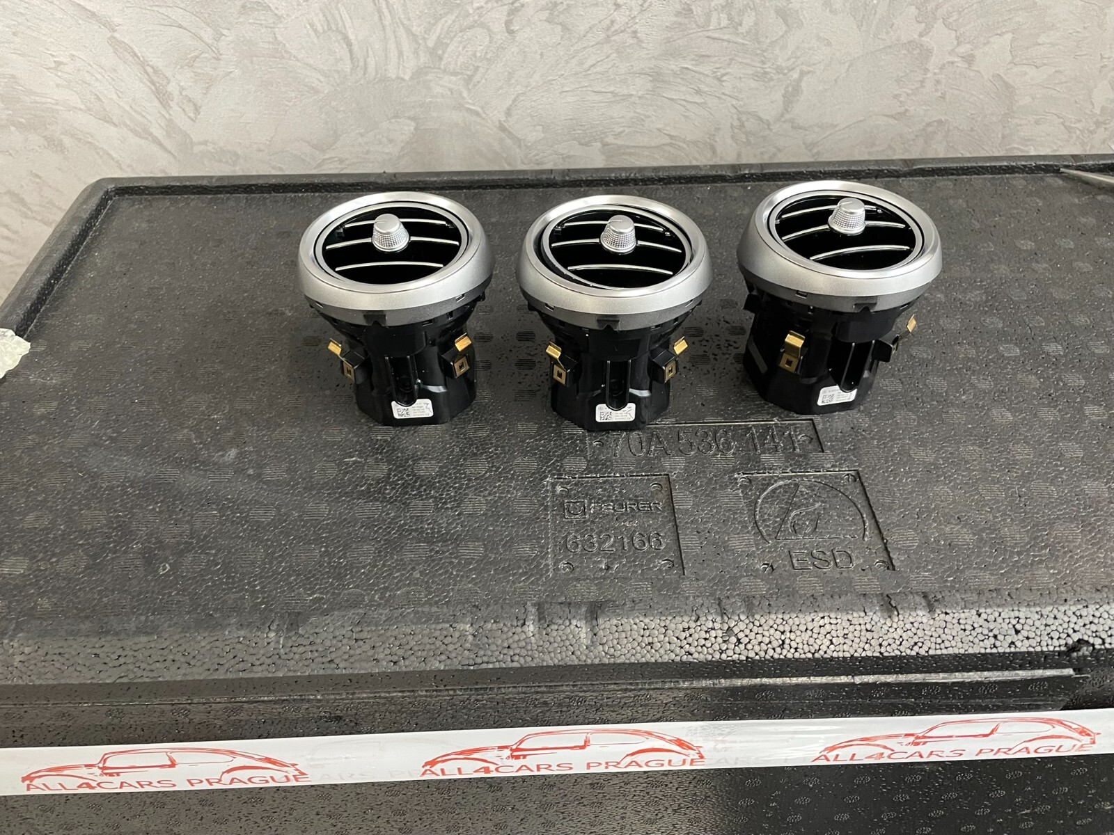 MERCEDES-BENZ C W205 ZENTRAL ARMATURENBRETT LUFTAUSSTRÖMER A2058300301 FAST NEU - Obrázek 8