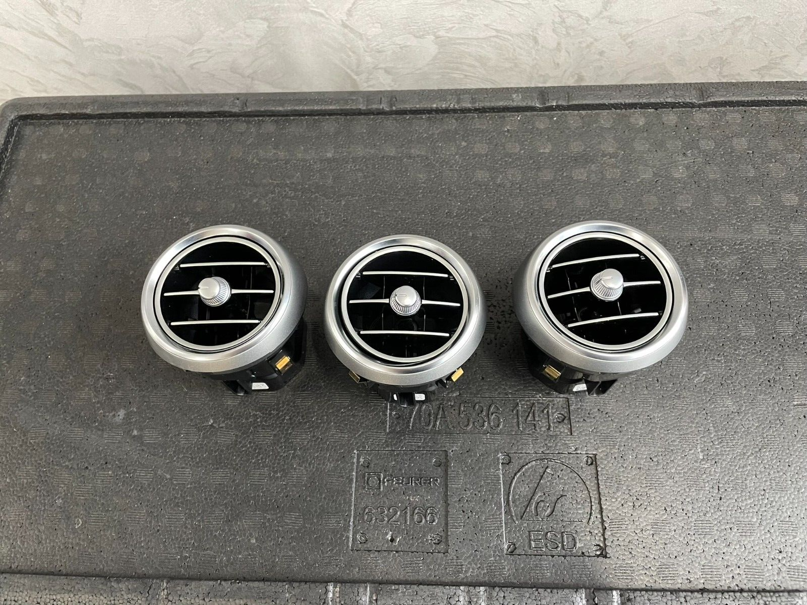 MERCEDES-BENZ C W205 ZENTRAL ARMATURENBRETT LUFTAUSSTRÖMER A2058300301 FAST NEU