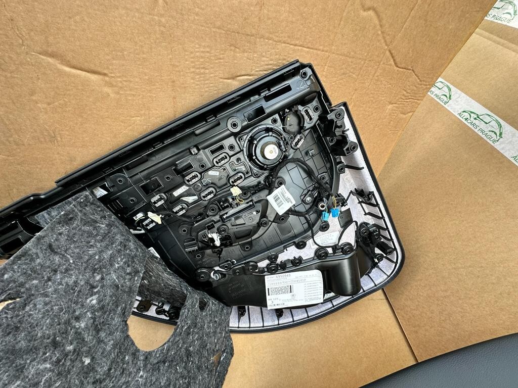 MERCEDES C W205 LEDER SPORT SITZEN KOMPLET NEU DEMONT VOM TEST CAR 147 Km, LIM.6 - Obrázek 22