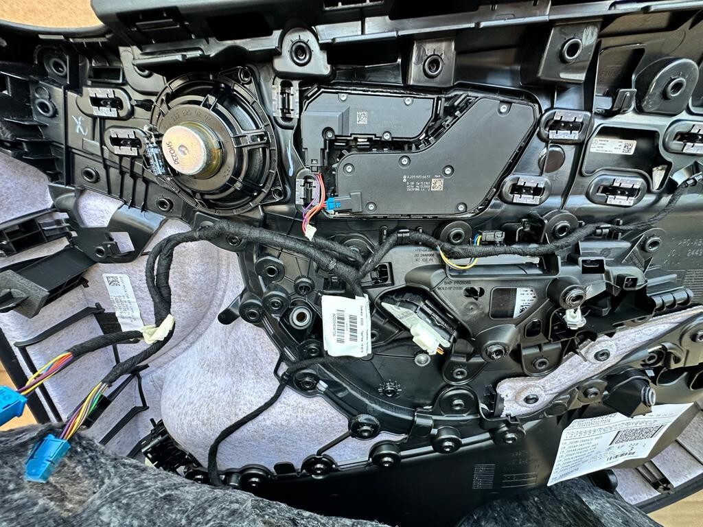 MERCEDES C W205 LEDER SPORT SITZEN KOMPLET NEU DEMONT VOM TEST CAR 147 Km, LIM.6 - Obrázek 23