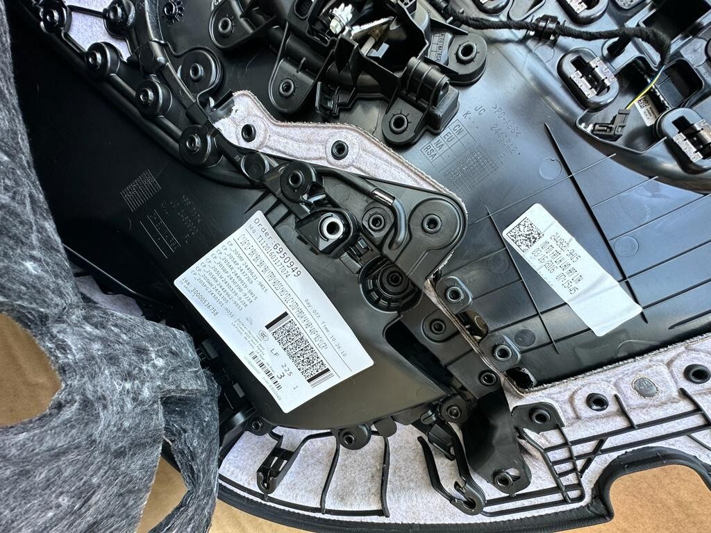 MERCEDES C W205 LEDER SPORT SITZEN KOMPLET NEU DEMONT VOM TEST CAR 147 Km, LIM.6 - Obrázek 25