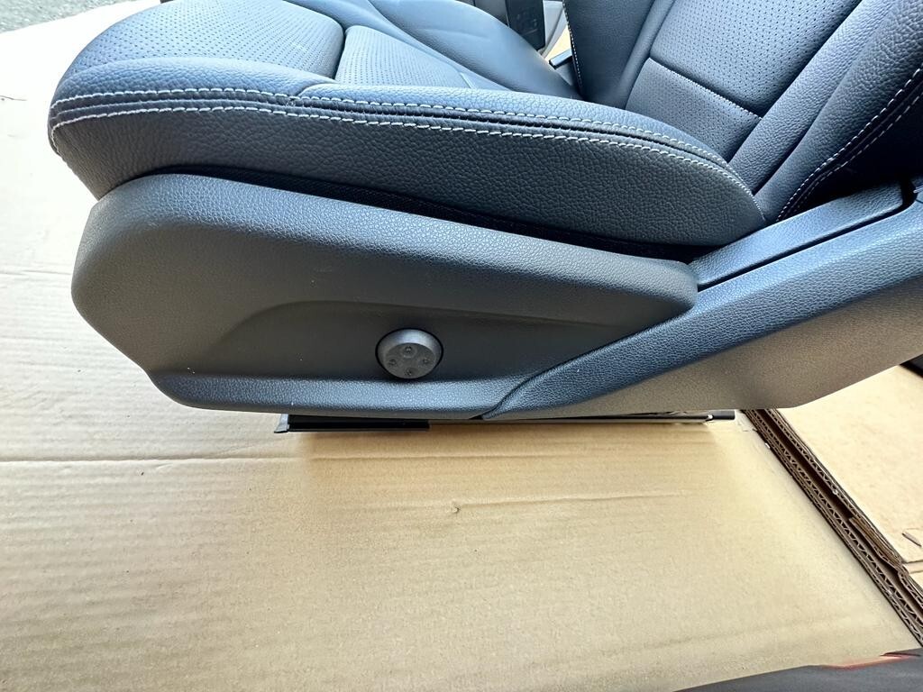 MERCEDES C W205 LEDER SPORT SITZEN KOMPLET NEU DEMONT VOM TEST CAR 147 Km, LIM.6 - Obrázek 7