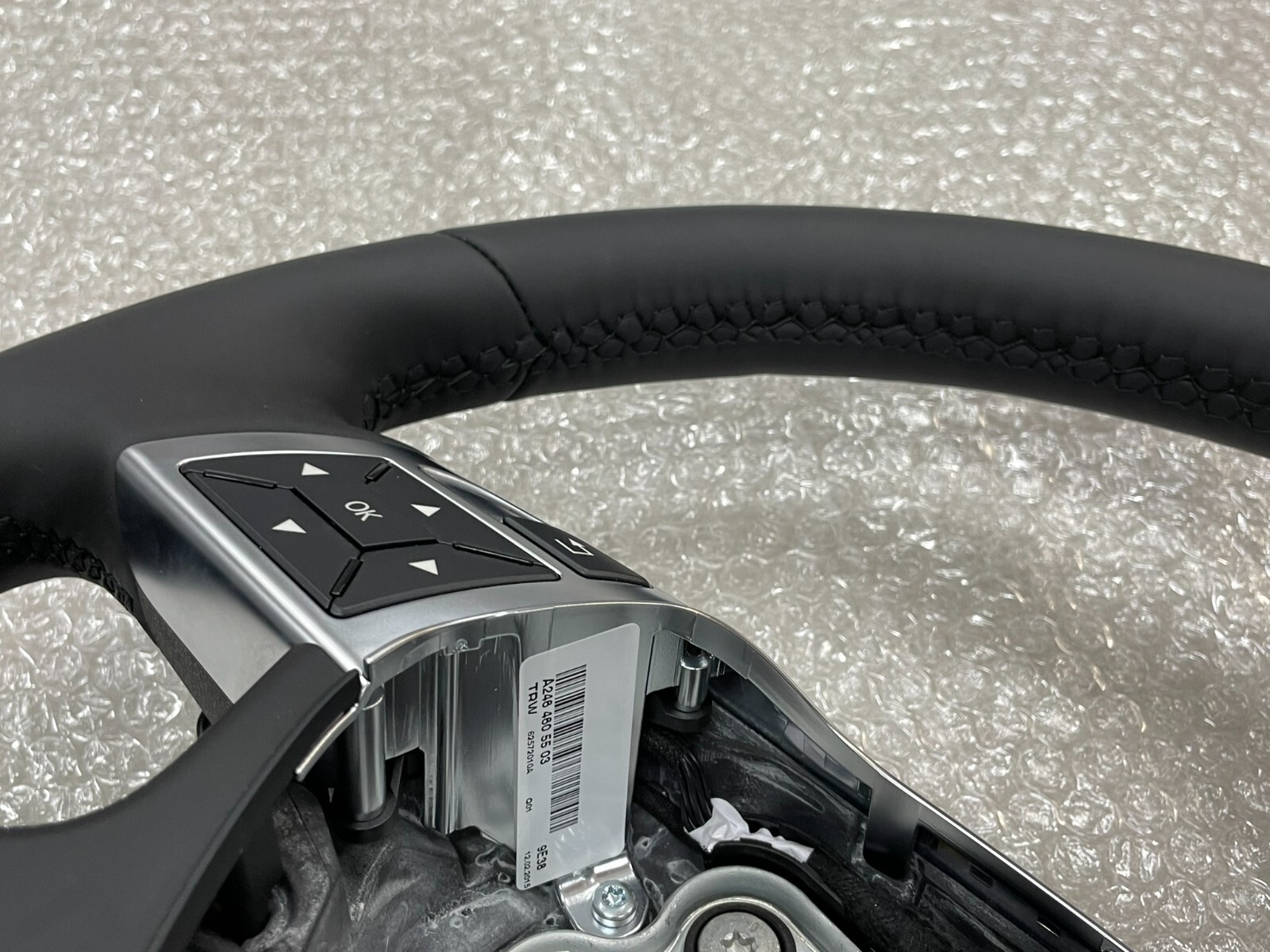 MERCEDES LEDER LENKRAD SCHWARZ SCHALTWIPPEN A2464605503 FAST NEU D V TEST WAGEN - Obrázek 14