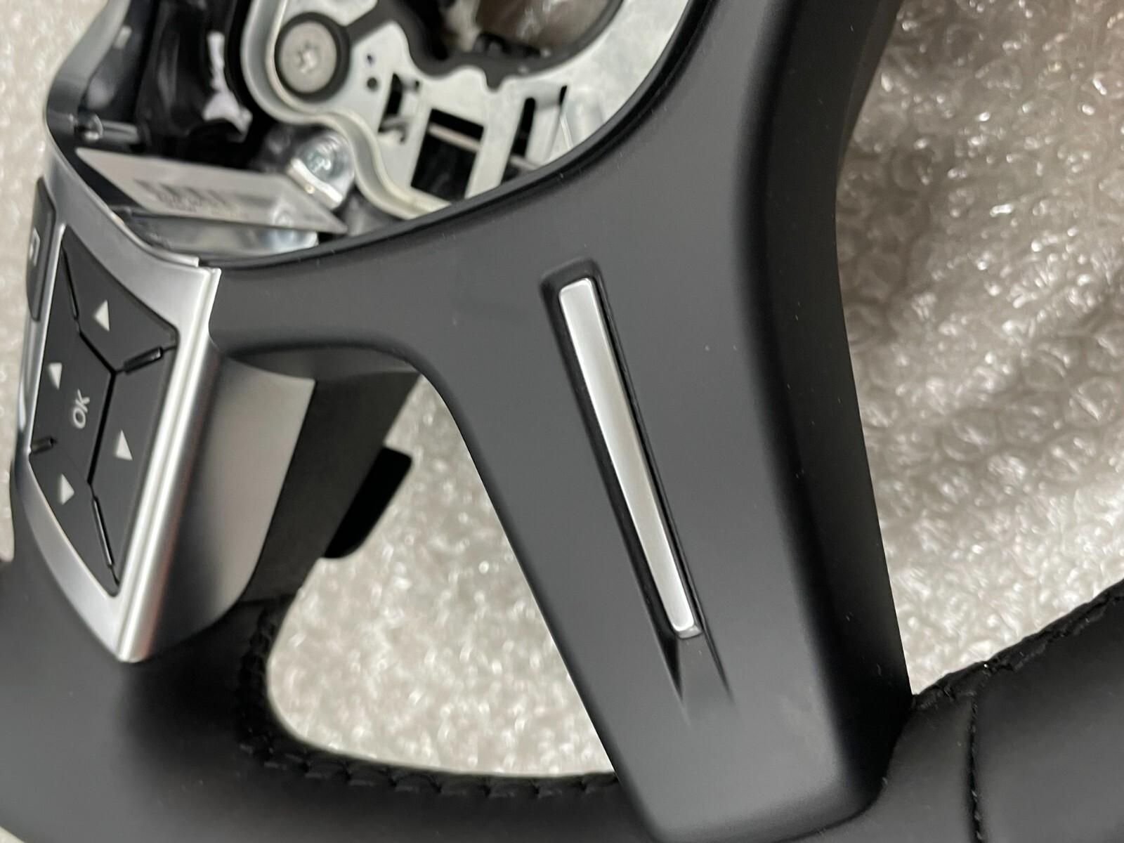 MERCEDES LEDER LENKRAD SCHWARZ SCHALTWIPPEN A2464605503 FAST NEU D V TEST WAGEN - Obrázek 15