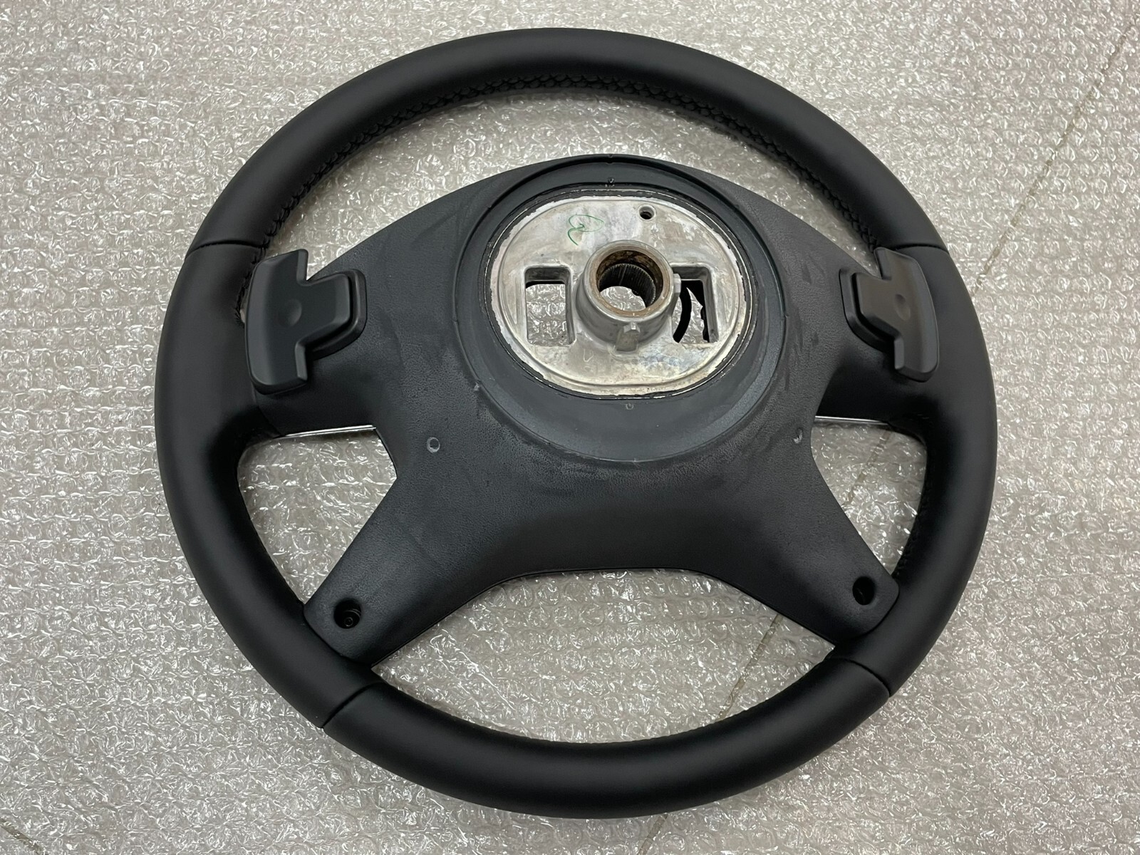 MERCEDES LEDER LENKRAD SCHWARZ SCHALTWIPPEN A2464605503 FAST NEU D V TEST WAGEN - Obrázek 17