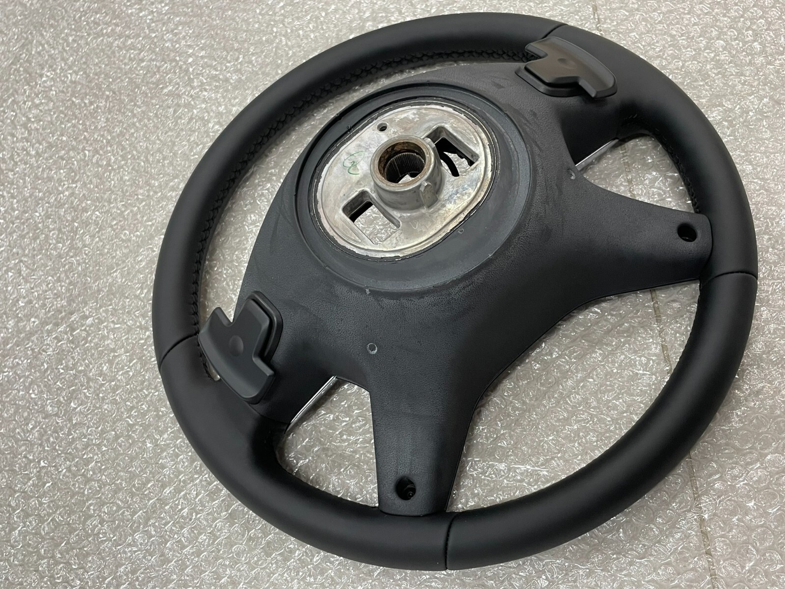 MERCEDES LEDER LENKRAD SCHWARZ SCHALTWIPPEN A2464605503 FAST NEU D V TEST WAGEN - Obrázek 19