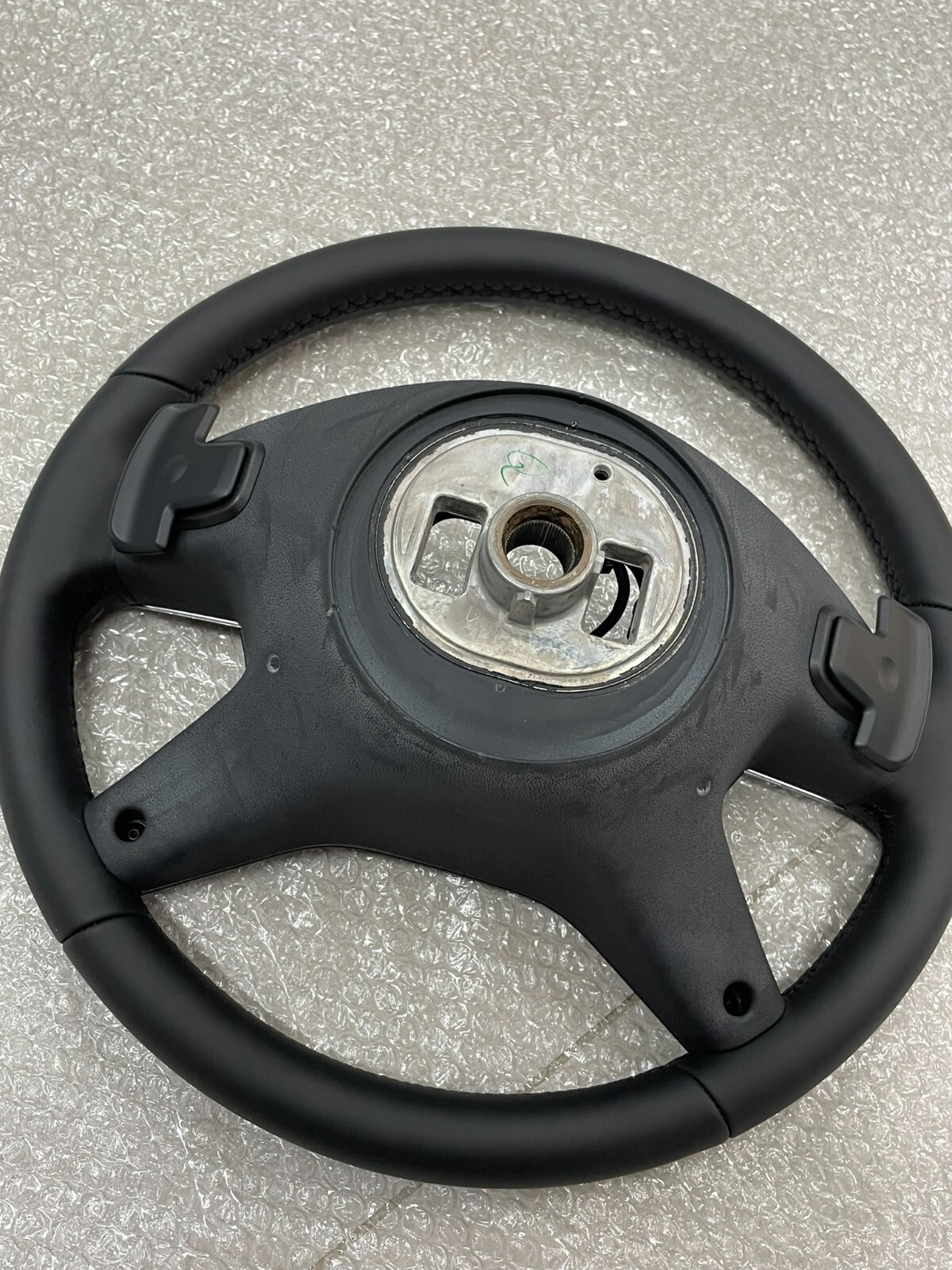 MERCEDES LEDER LENKRAD SCHWARZ SCHALTWIPPEN A2464605503 FAST NEU D V TEST WAGEN - Obrázek 20