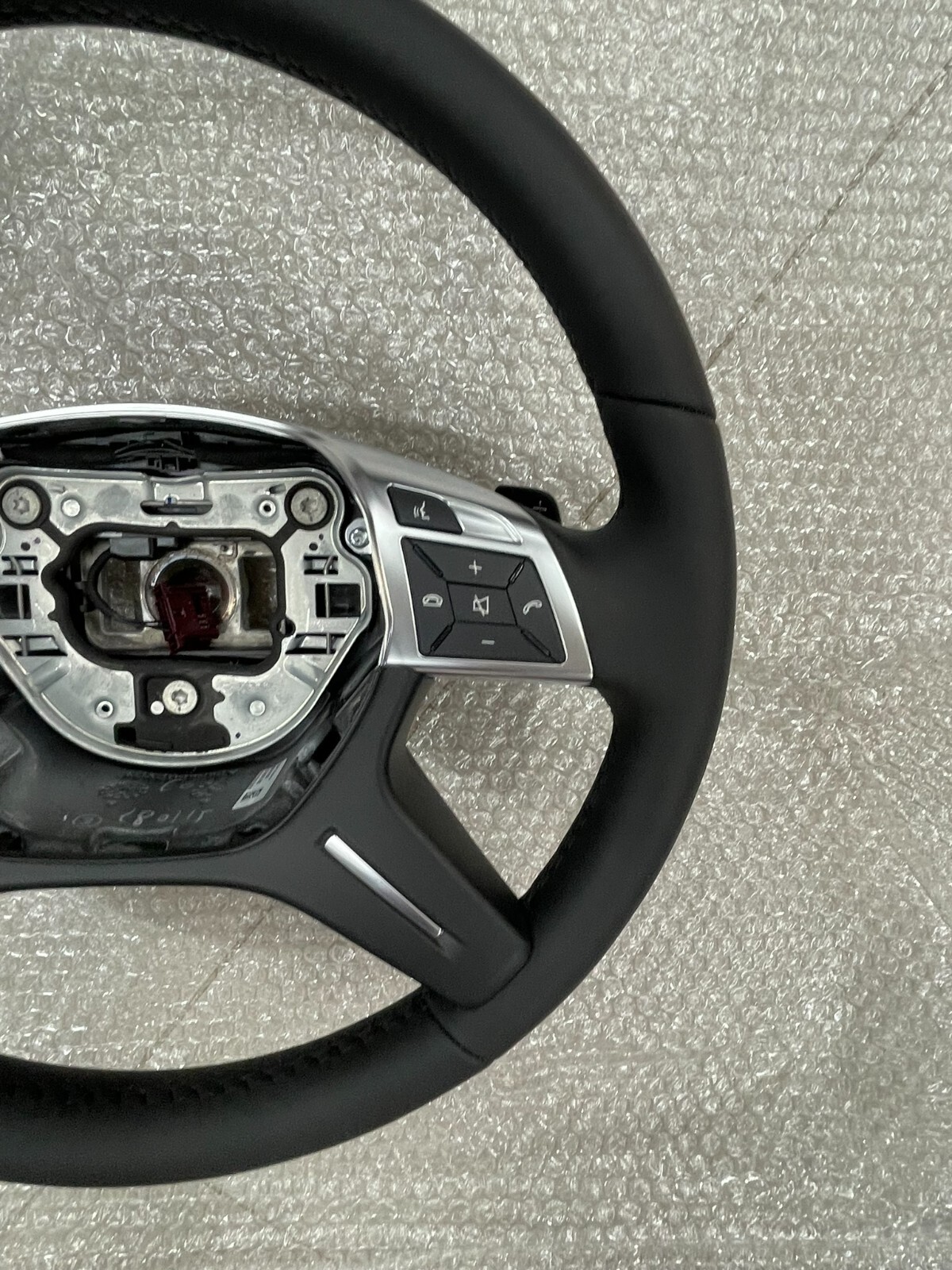 MERCEDES LEDER LENKRAD SCHWARZ SCHALTWIPPEN A2464605503 FAST NEU D V TEST WAGEN - Obrázek 4