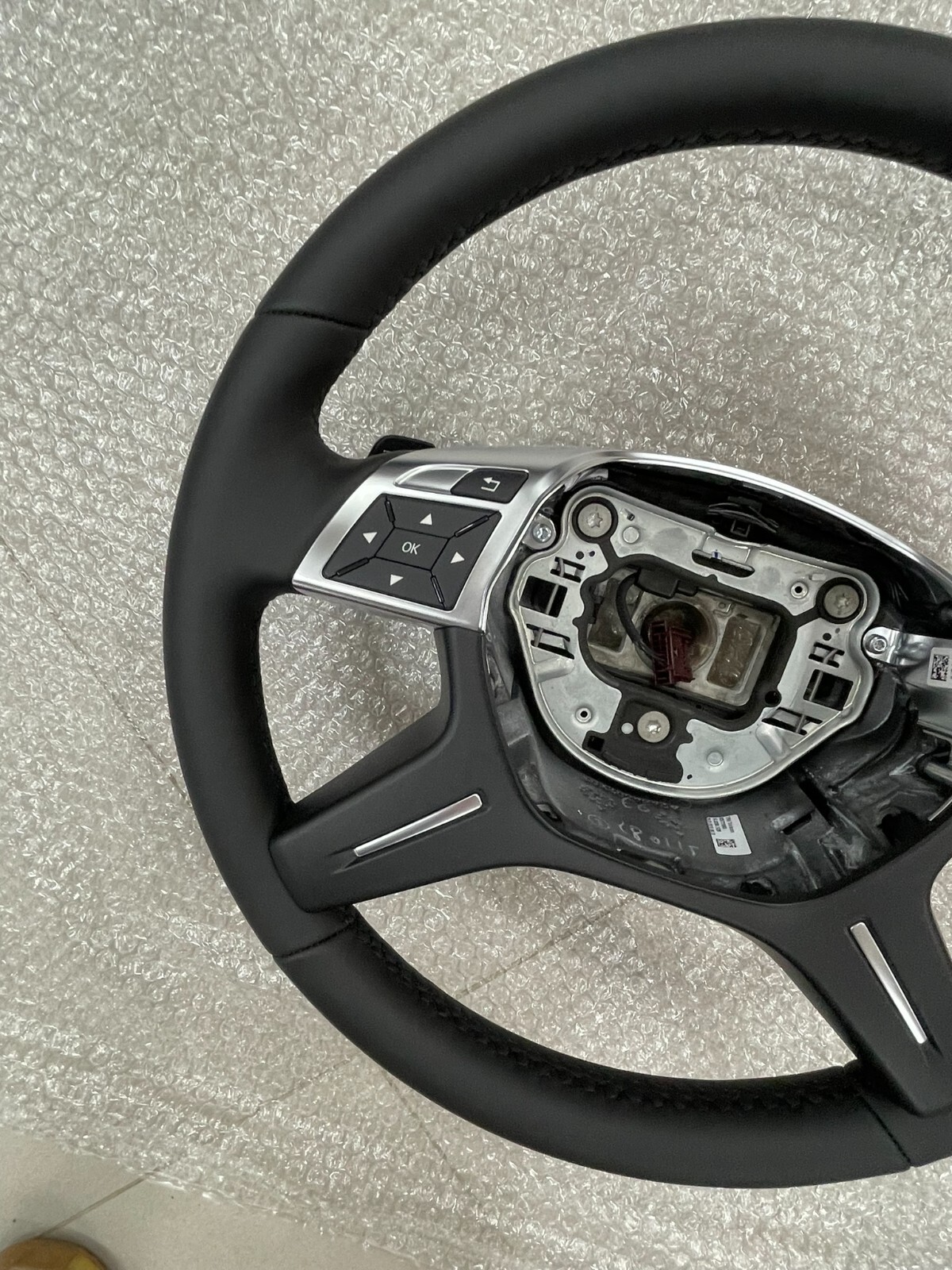 MERCEDES LEDER LENKRAD SCHWARZ SCHALTWIPPEN A2464605503 FAST NEU D V TEST WAGEN - Obrázek 5