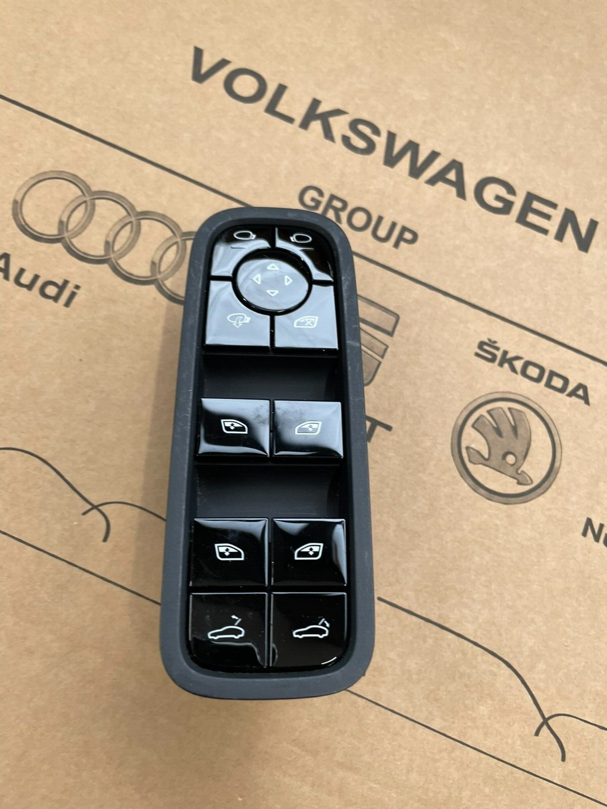 PORSCHE PANAMERA SCHALTER ELEKTRISCHEN FENSTERHEBER VORN L. 971959858E Fast Neu