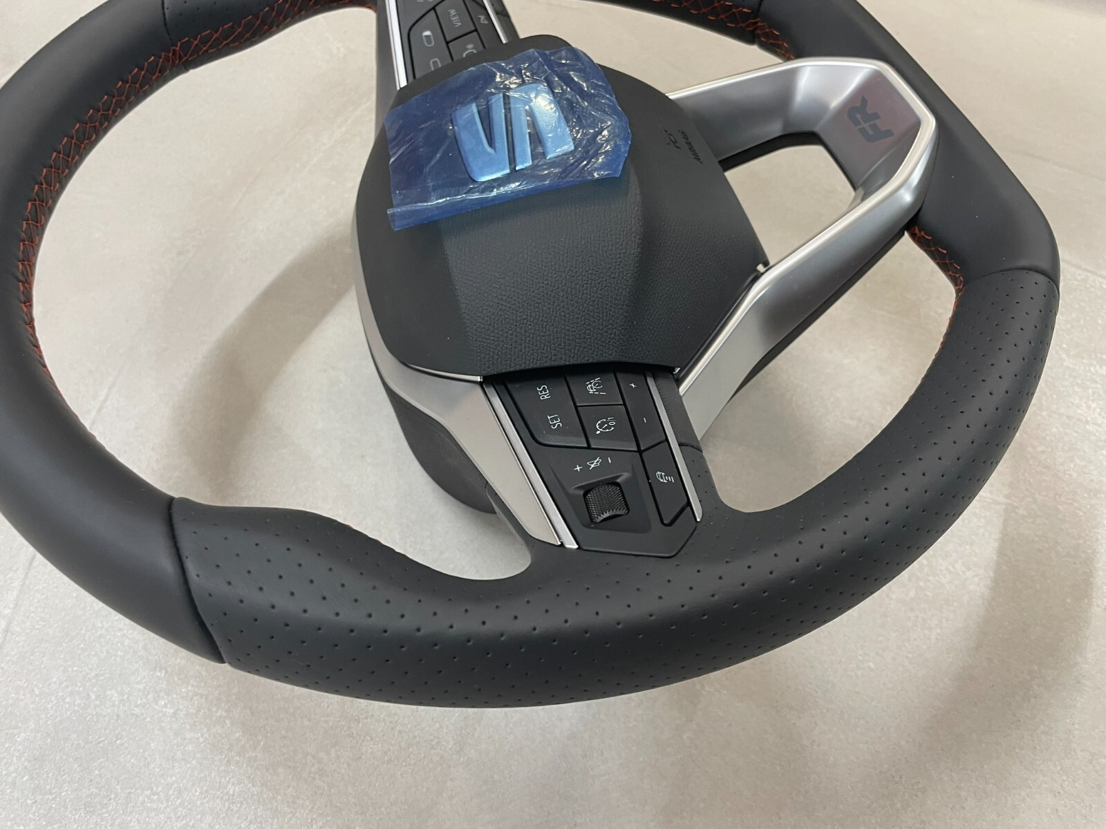 SEAT LEON FR SPORT LEDER LENKRAD GELOCHT MIT AIRBAG KOMPLET ORIG.NEU! - Obrázek 12