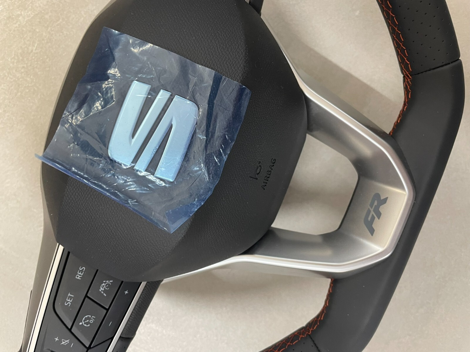 SEAT LEON FR SPORT LEDER LENKRAD GELOCHT MIT AIRBAG KOMPLET ORIG.NEU! - Obrázek 6