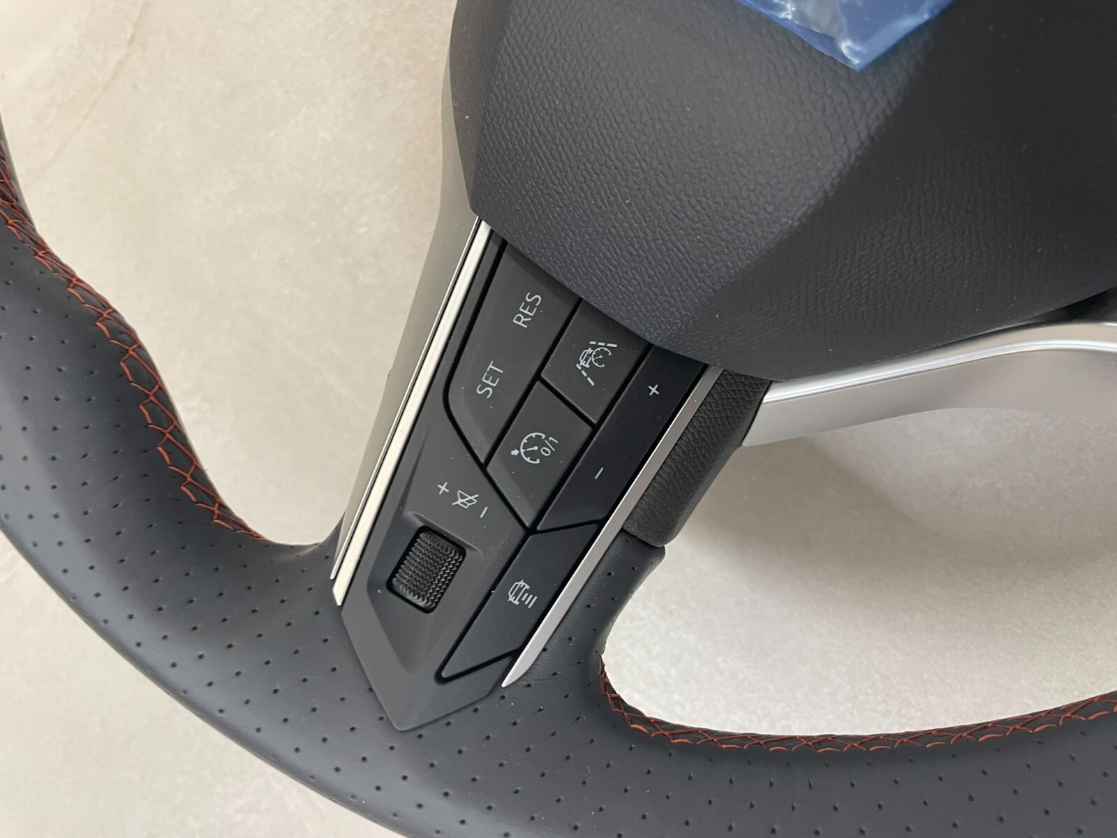 SEAT LEON FR SPORT LEDER LENKRAD GELOCHT MIT AIRBAG KOMPLET ORIG.NEU! - Obrázek 8