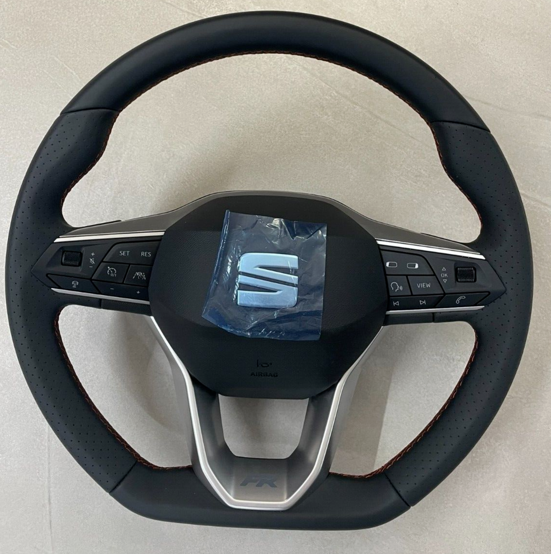 SEAT LEON FR SPORT LEDER LENKRAD GELOCHT MIT AIRBAG KOMPLET ORIG.NEU!